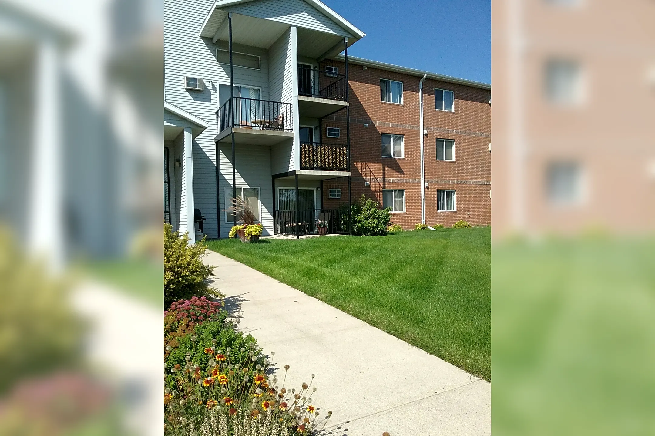 Royal Court Apartments - West Fargo, ND 58078