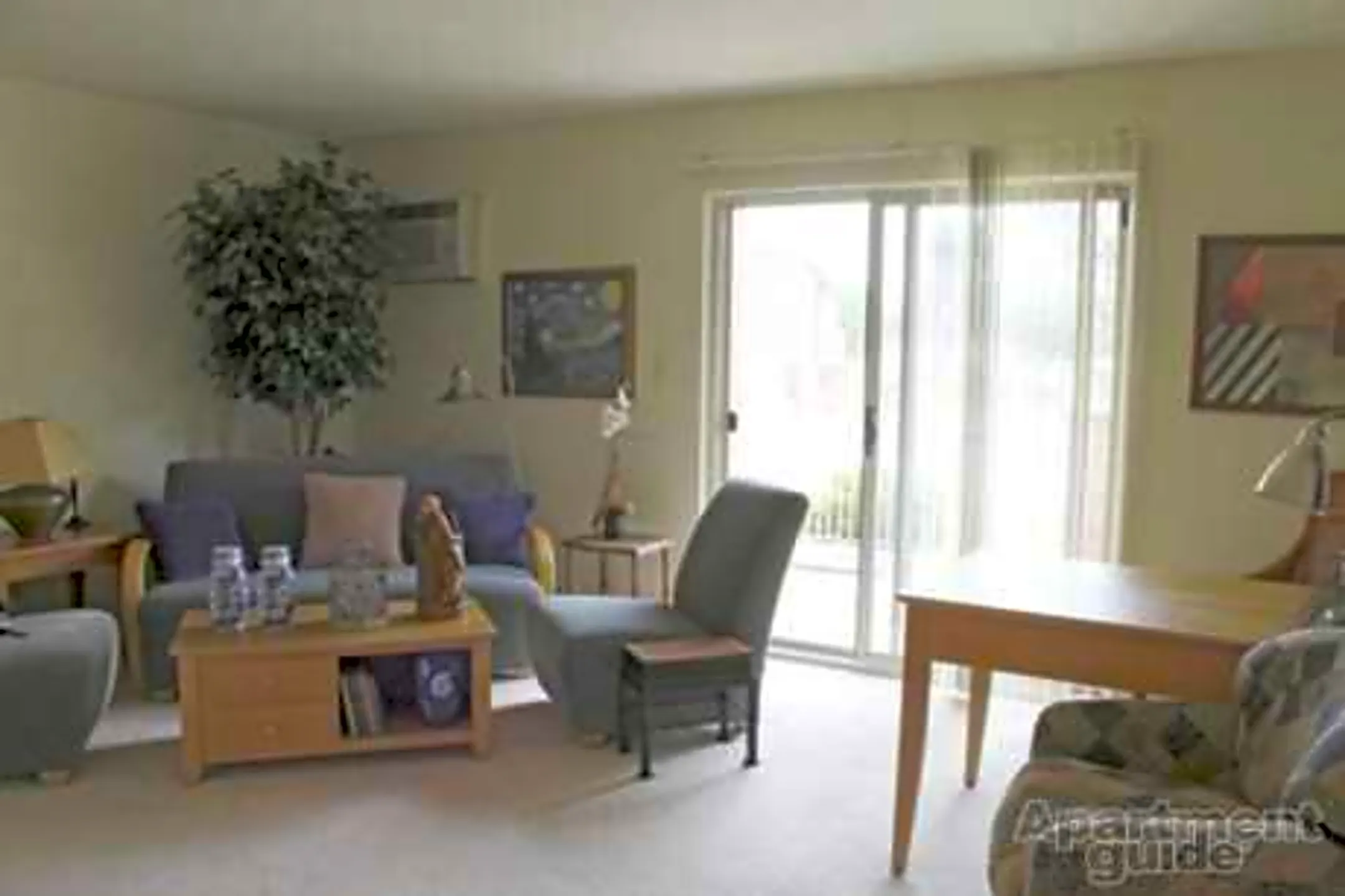 Williamsburg East Apartments - 31550 Schoenherr Rd | Warren, MI ...