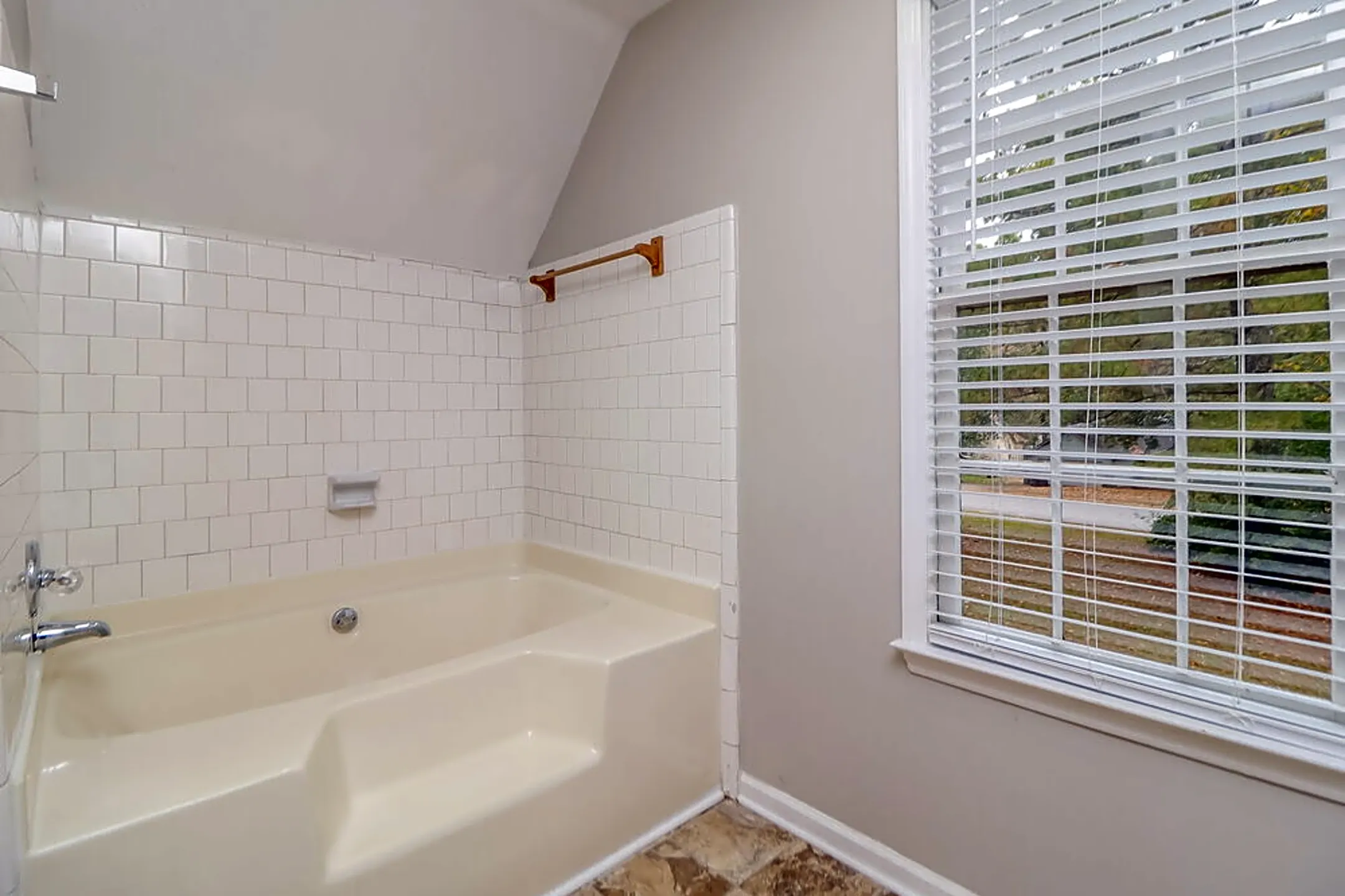 Bathroom - 1120 Appian Way - Lawrenceville, GA