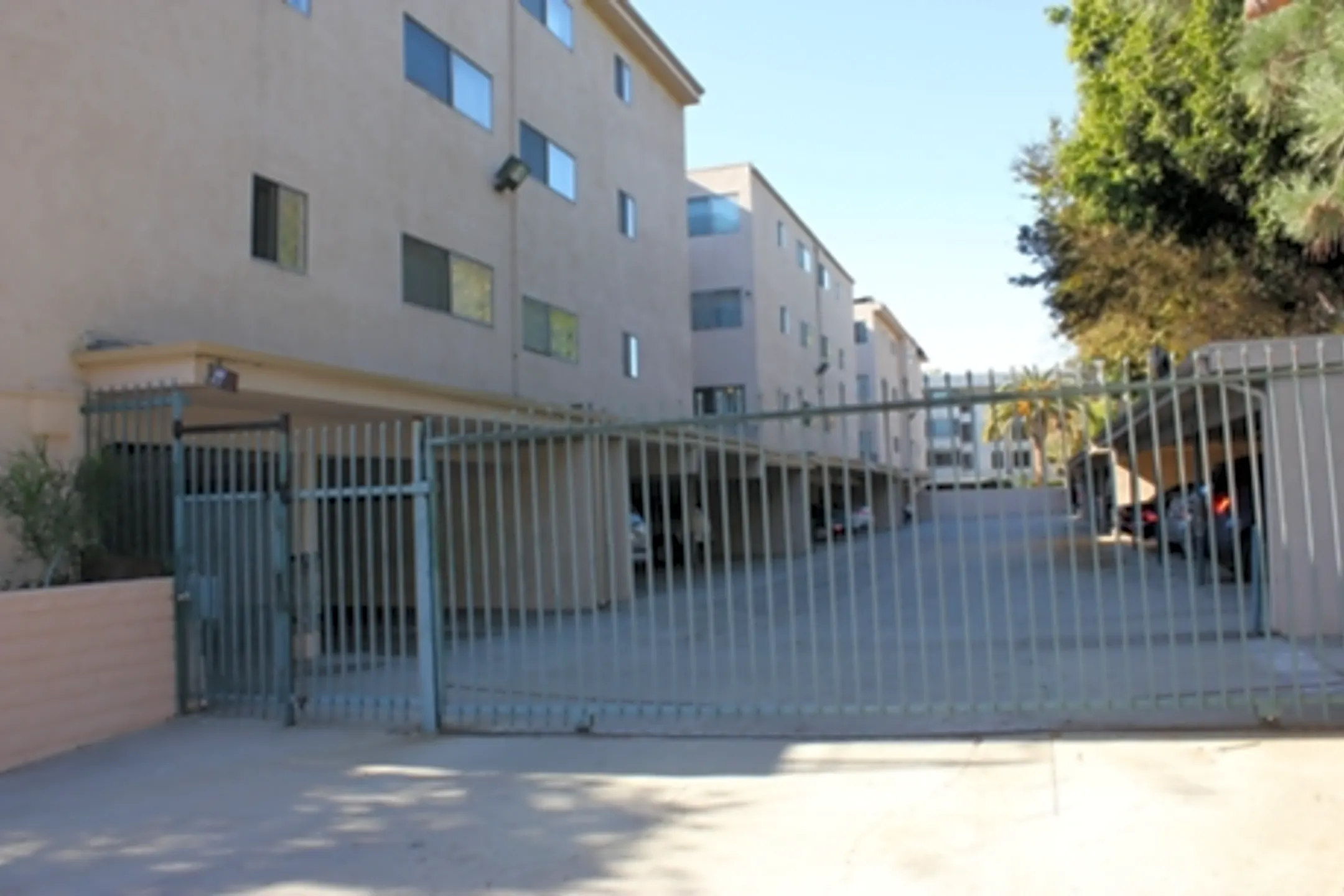 Toluca Plaza Apartments 10311 Riverside Dr Toluca Lake, CA