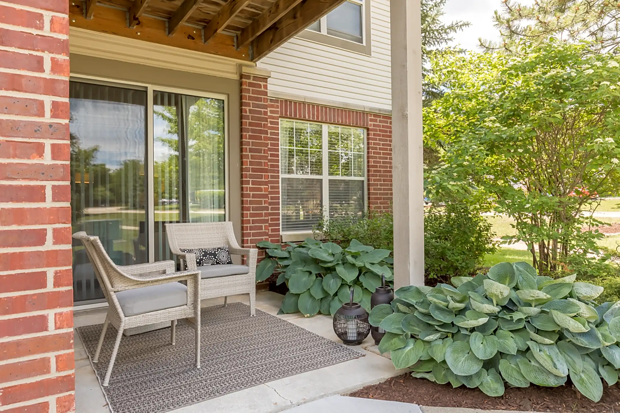 Woodlake Apartments 101 Woodlake Blvd Gurnee, IL Apartments for