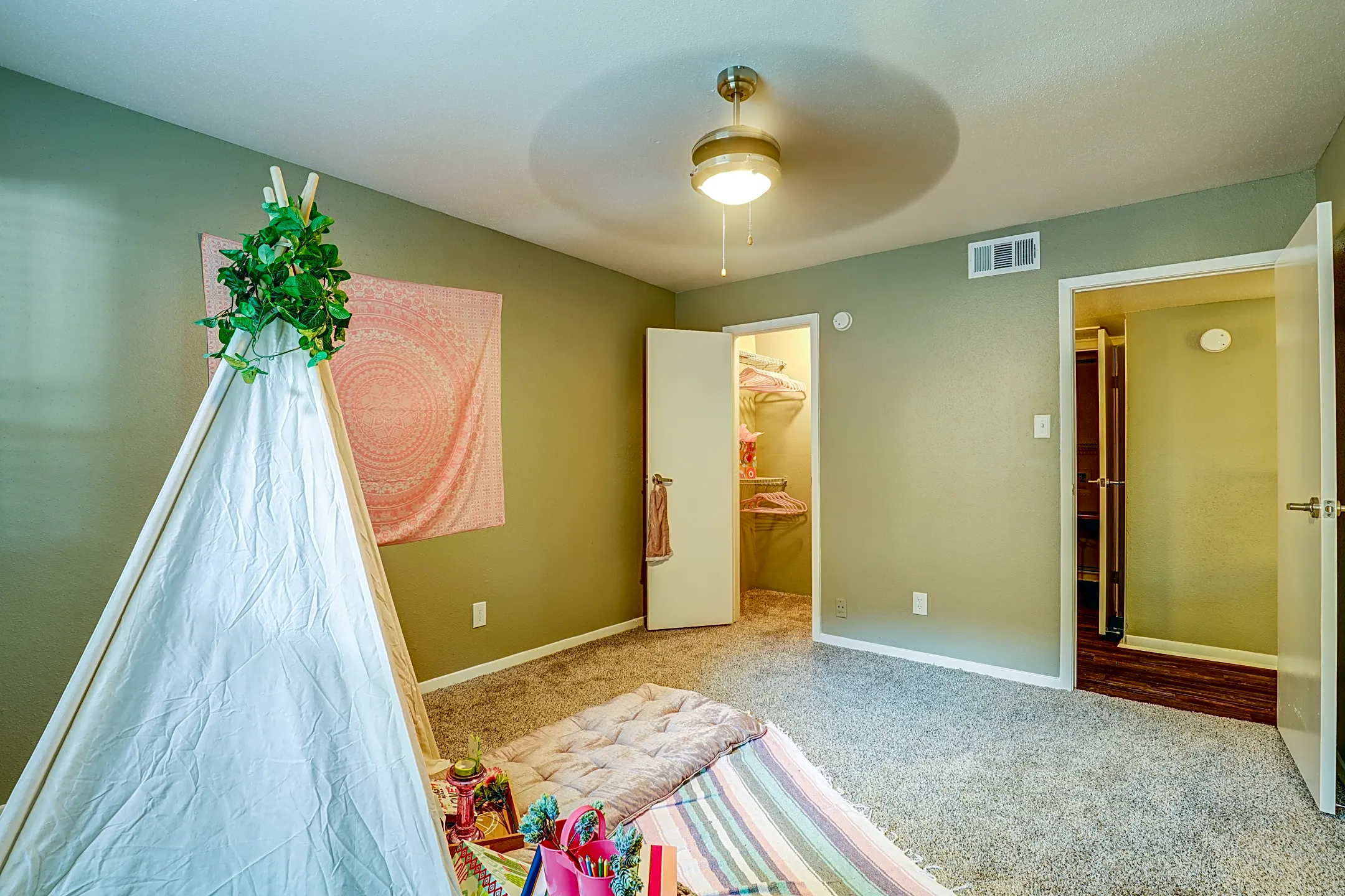 Spring Lake Haltom City, TX 76117