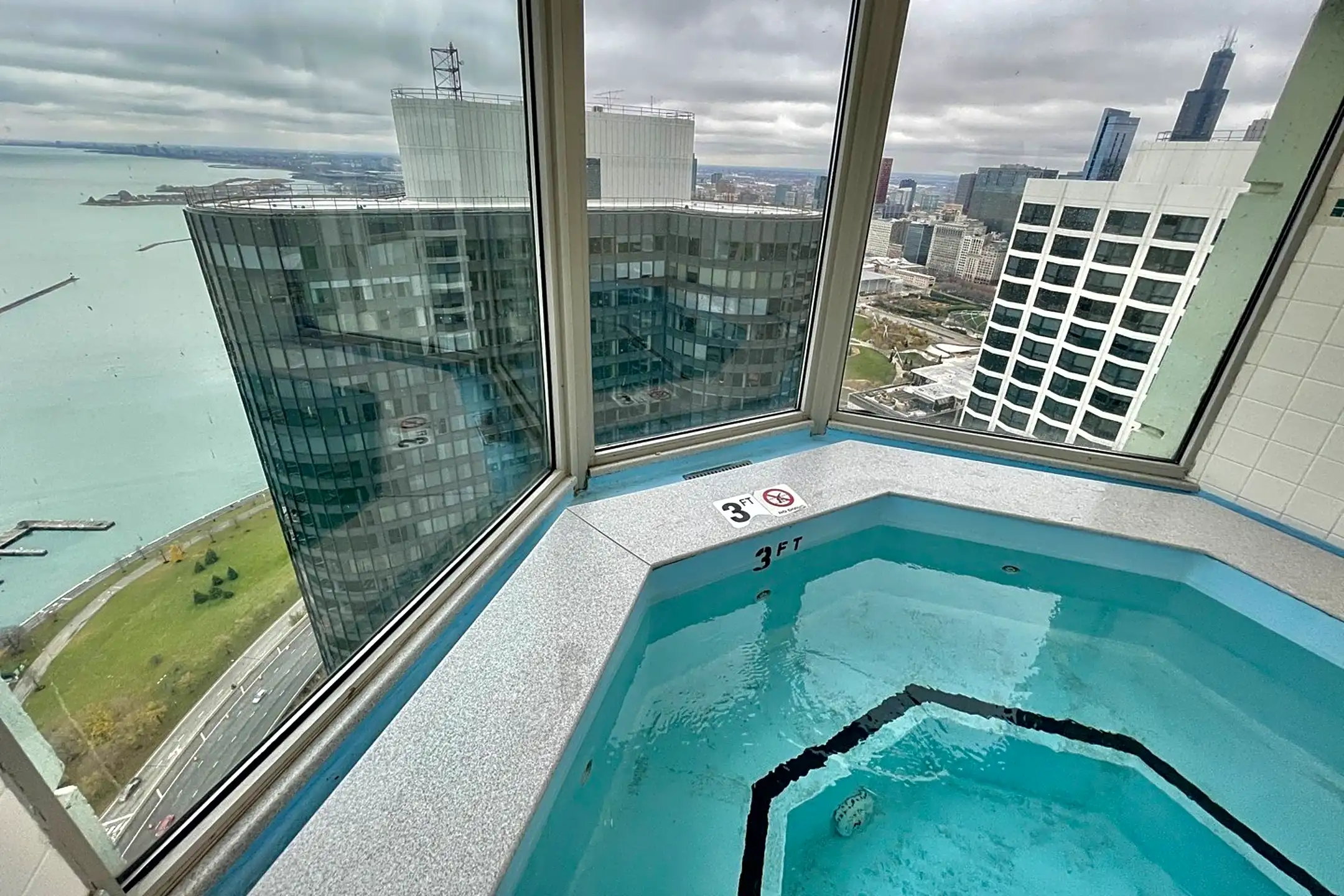 Pool - 195 N Harbor Dr #304 - Chicago, IL