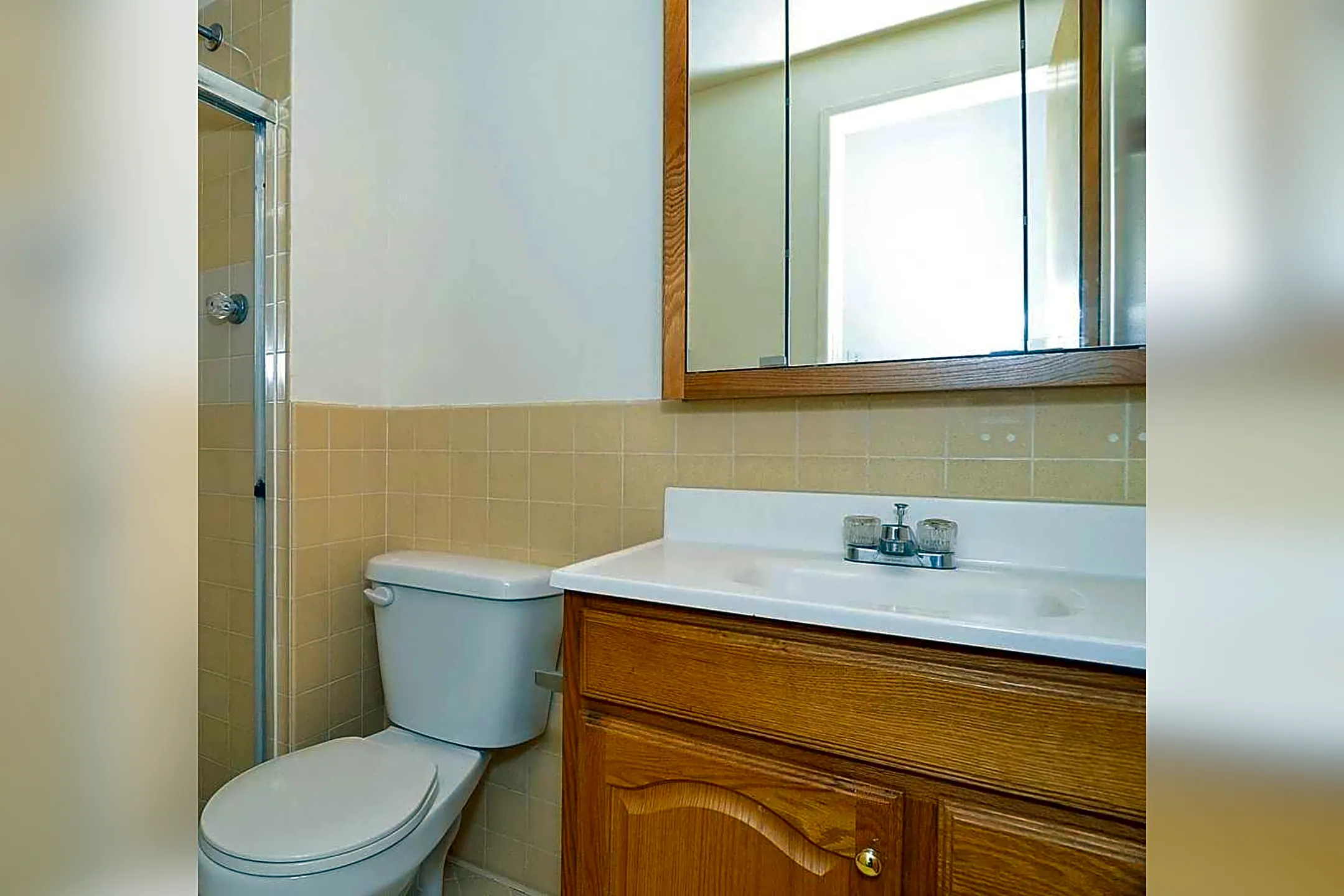 Bathroom - Bonne Villa Apartments - Ogden, UT