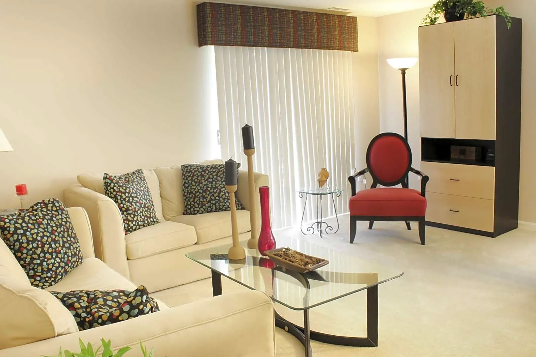 Living Room - Briarcliff Village - Commerce Township, MI