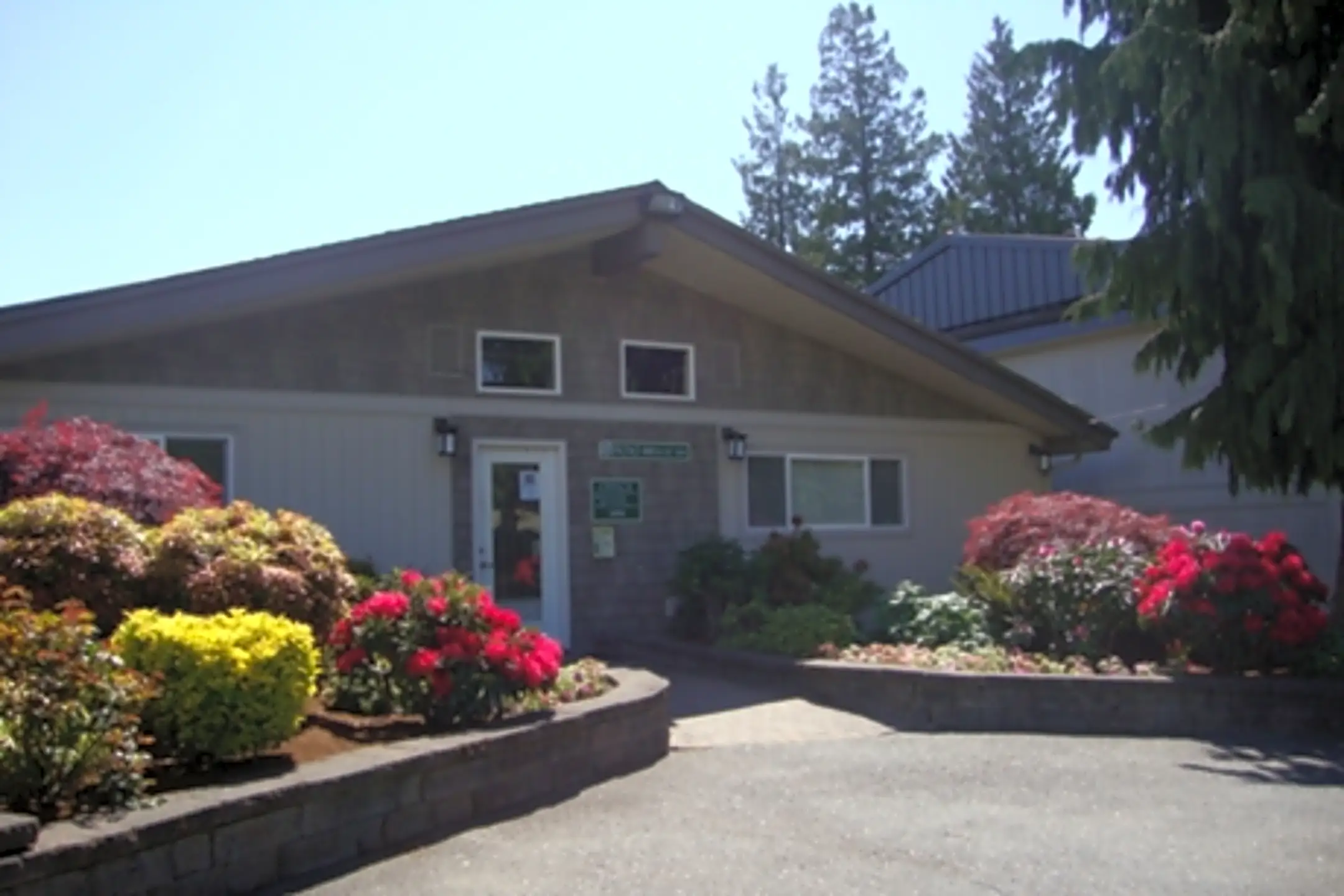 Courtyard Apartment Homes 5010 84th St SW Mukilteo, WA Apartments
