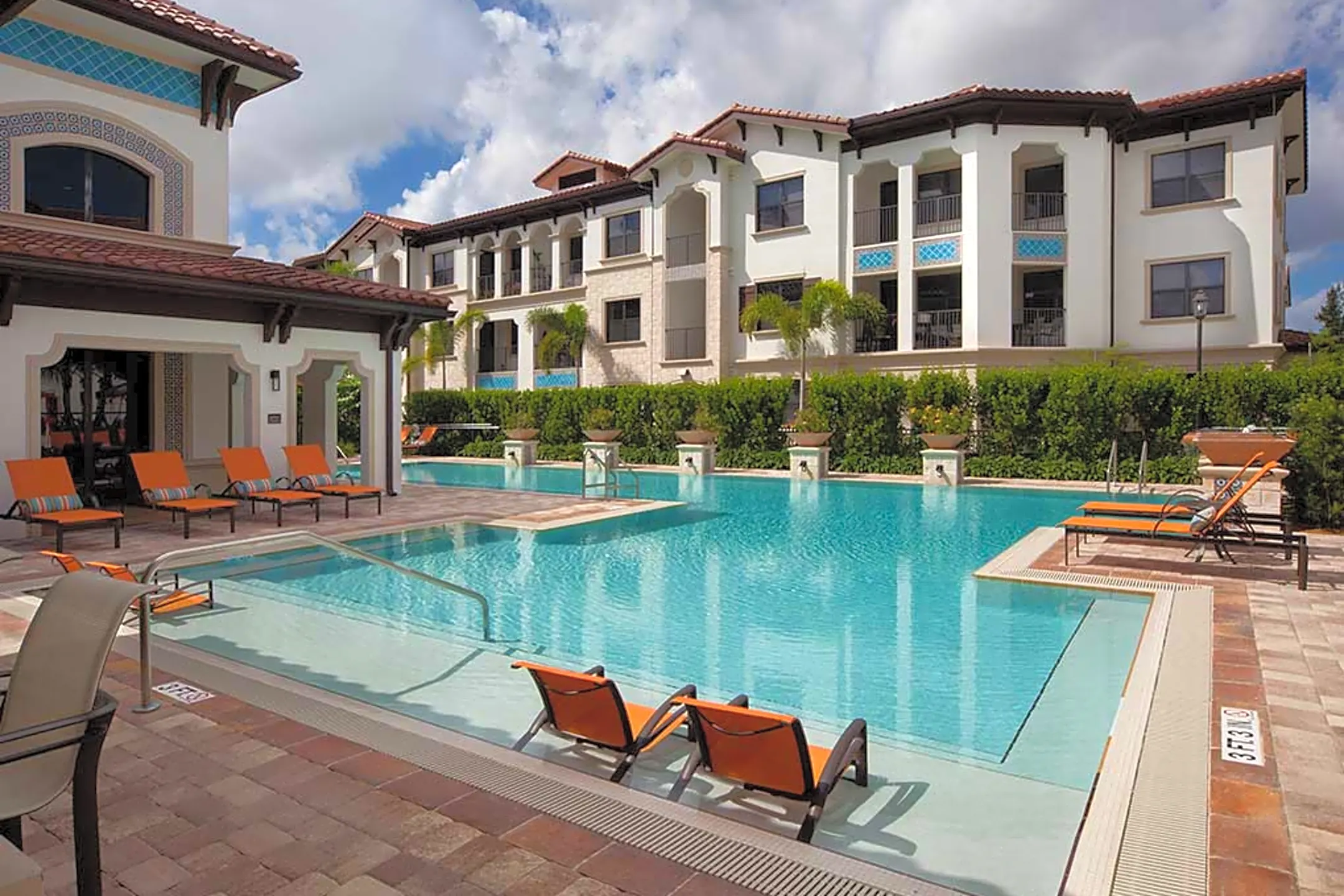 Pool - AMLI Miramar Park Apartments - Miramar, FL