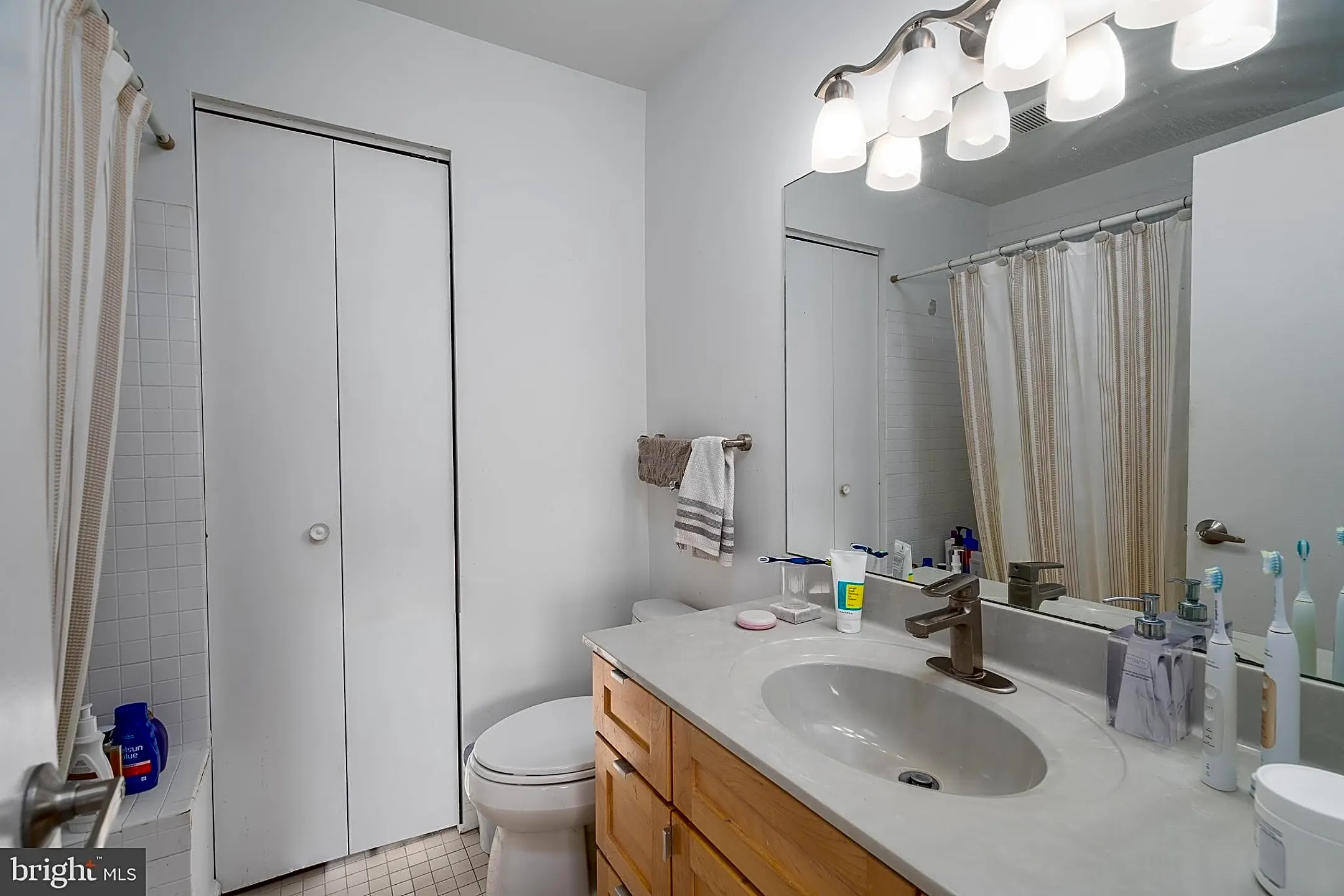 Bathroom - 713 S 11th St - Philadelphia, PA