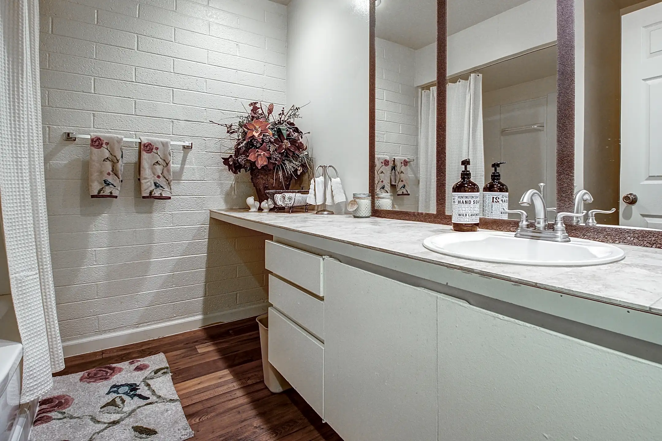 Greenwood Apartments 1322 N la Jolla Blvd Goodyear, AZ Apartments