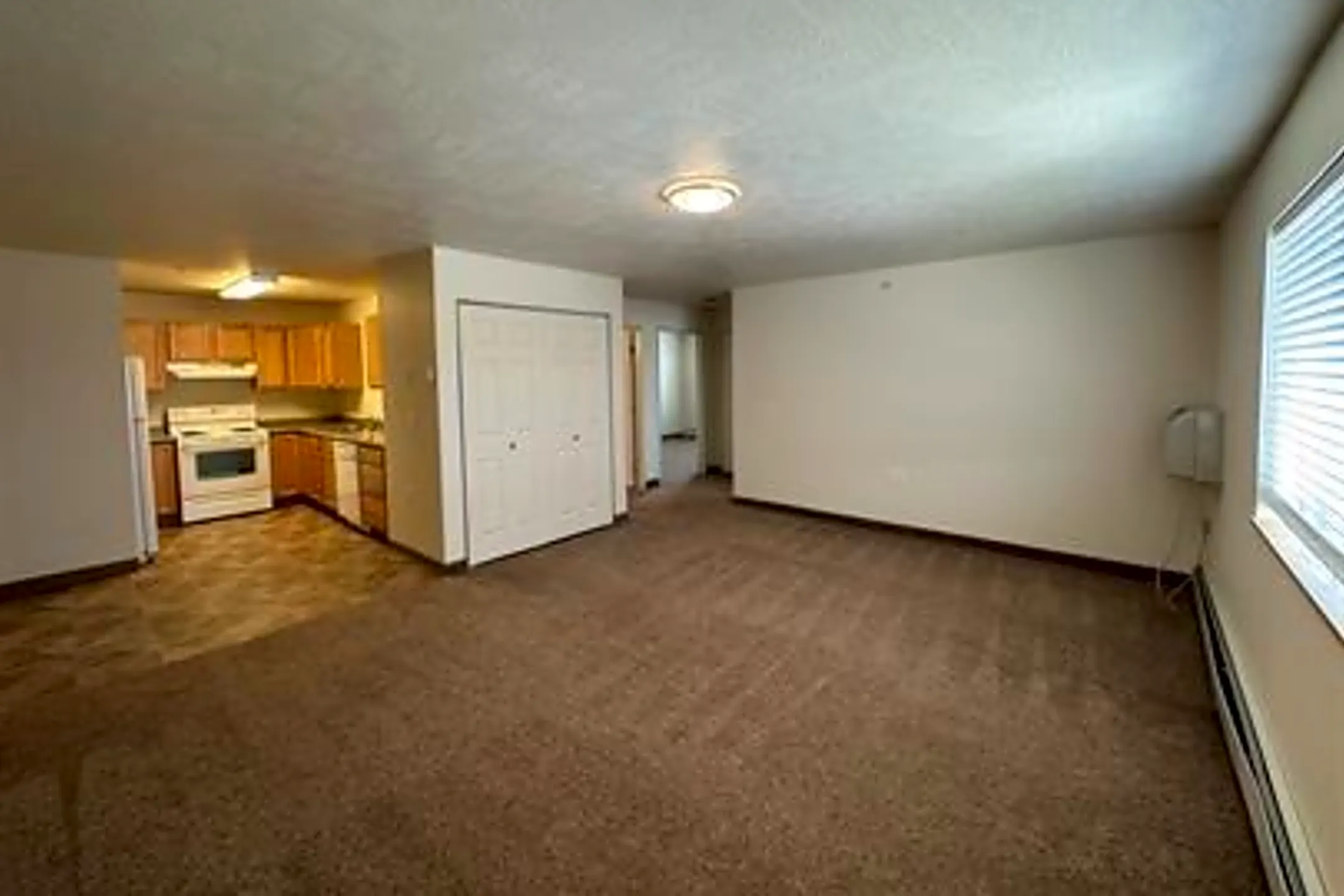 Living Room - 5100 4th Ave N - Great Falls, MT