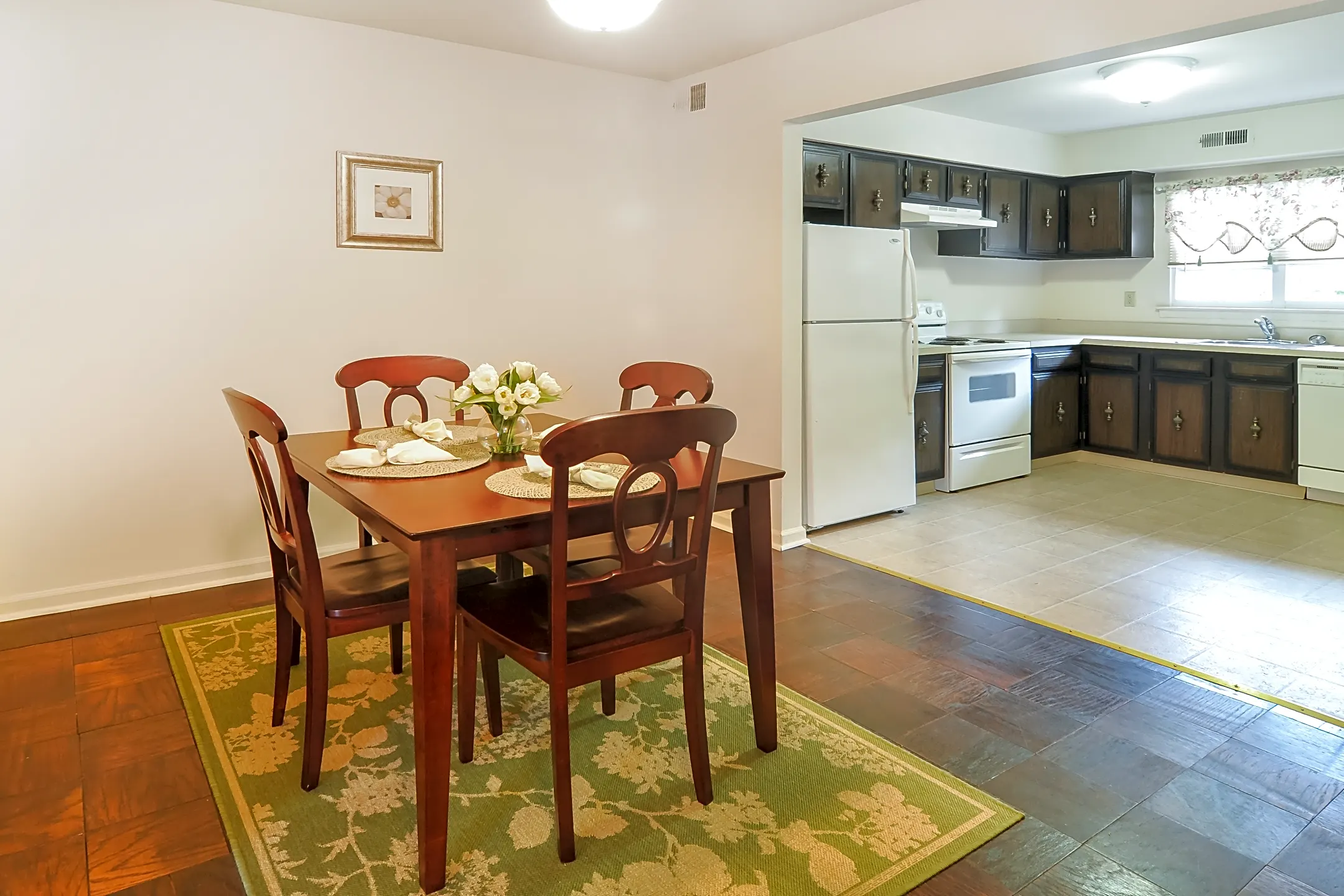 Kitchen - Olde Forge East Townhouses - Morristown, NJ