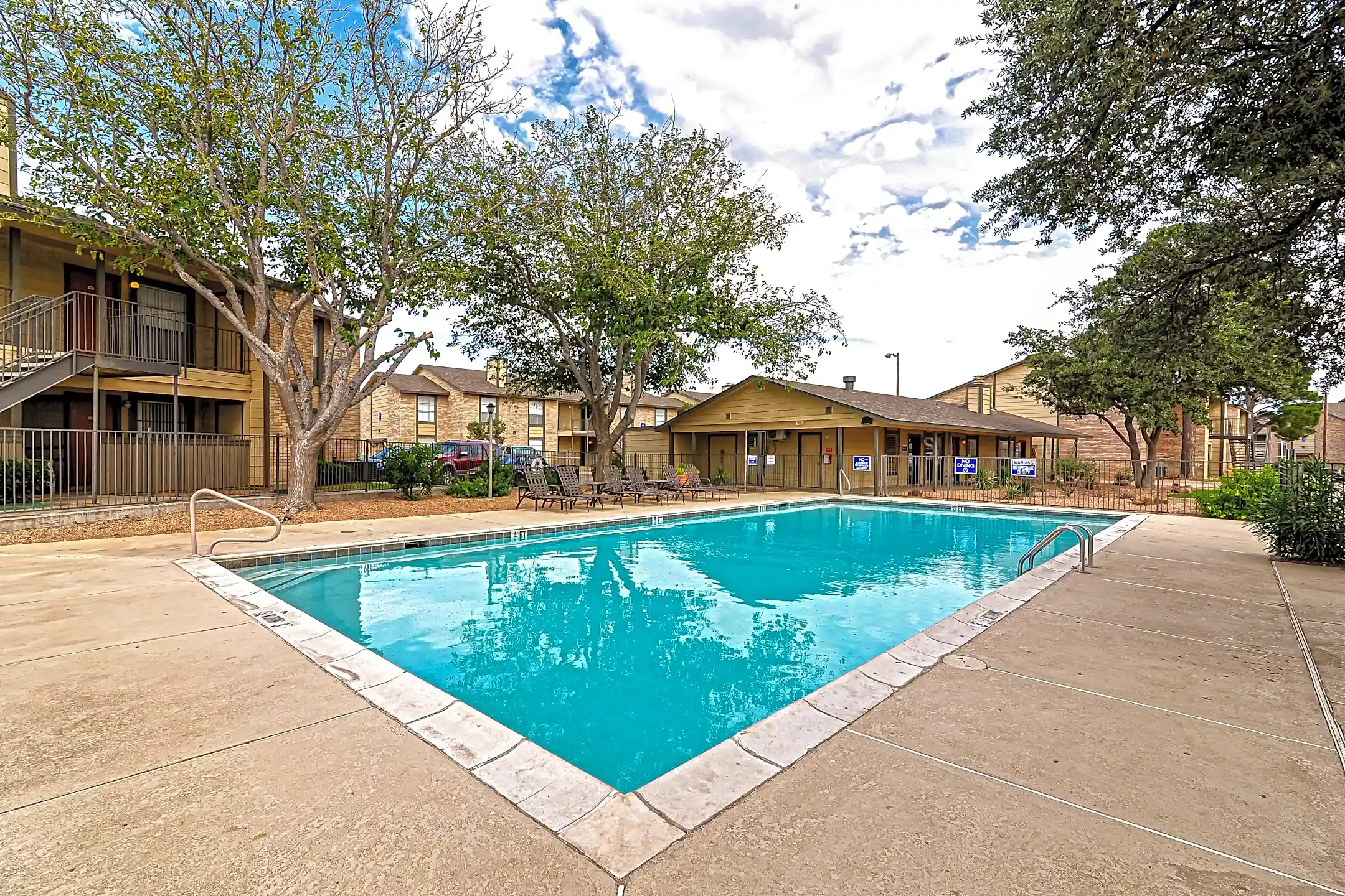 Woodview Apartments 4330 N Grandview Ave Odessa, TX Apartments for