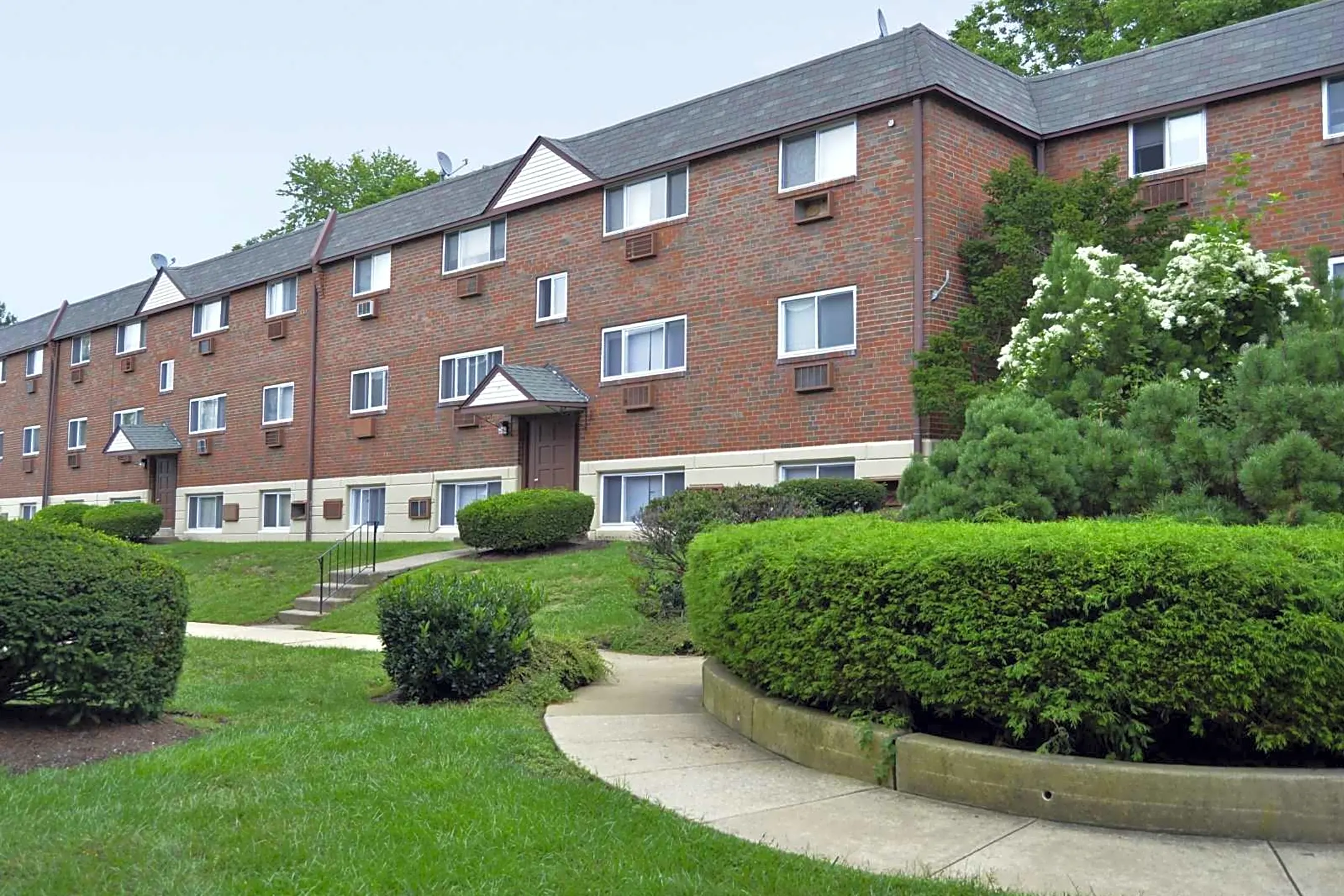 Oakwood Apartments 8723 West Chester Pike Upper Darby, PA Apartments for Rent Rent.