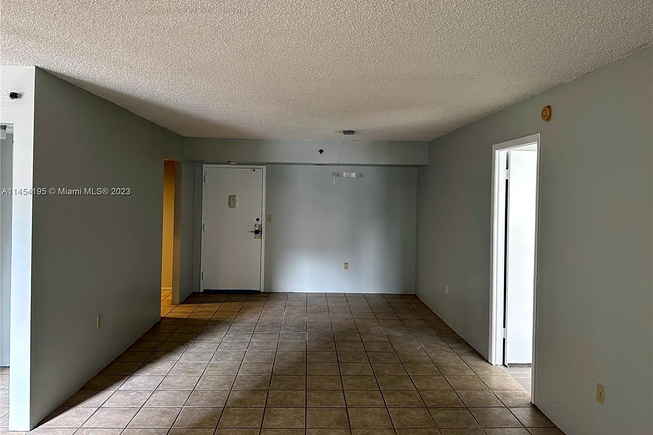 Dining Room - 1100 St Charles Pl #215 - Pembroke Pines, FL