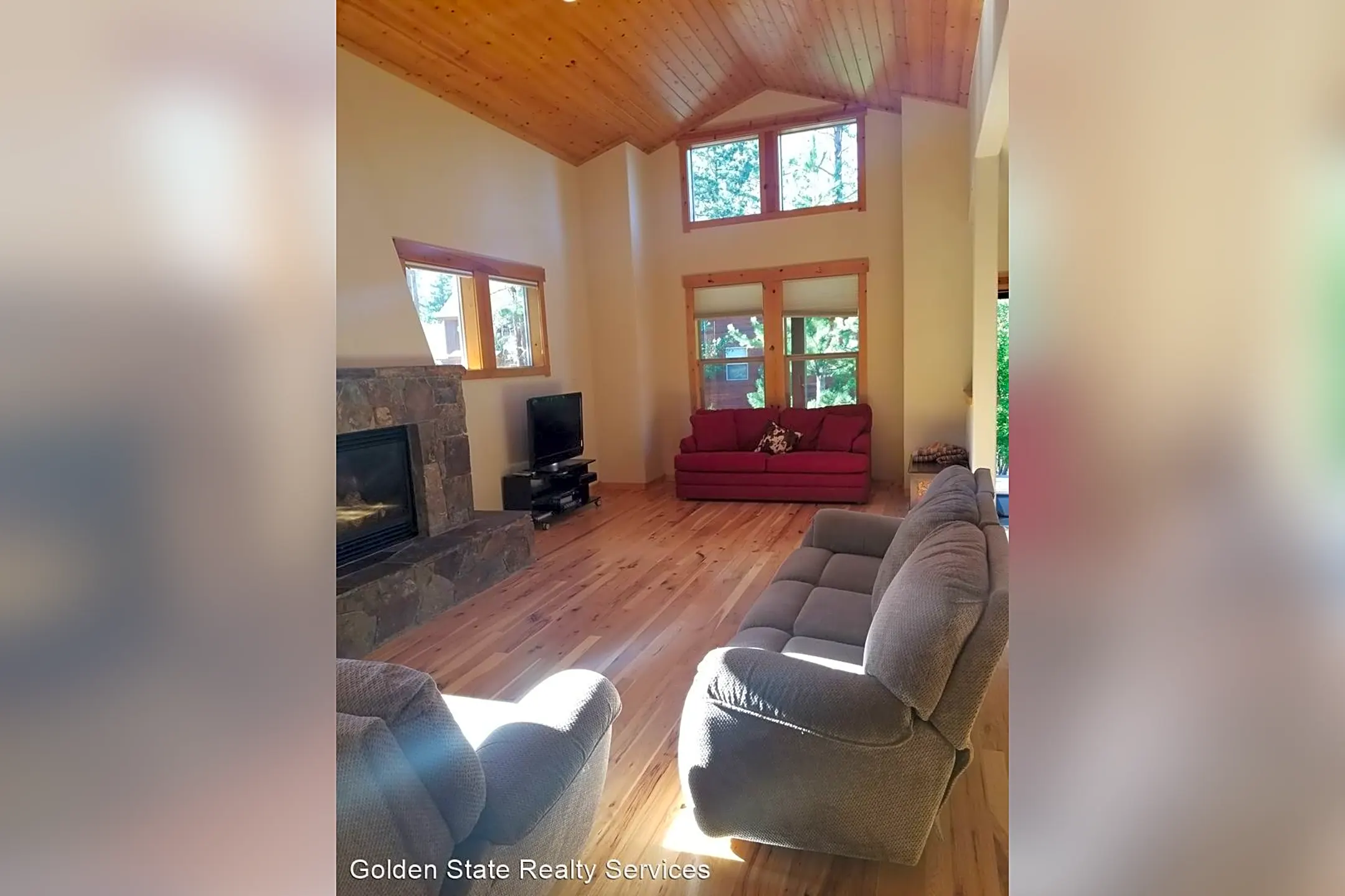 Living Room - 10583 Sara Bear Ln - Truckee, CA