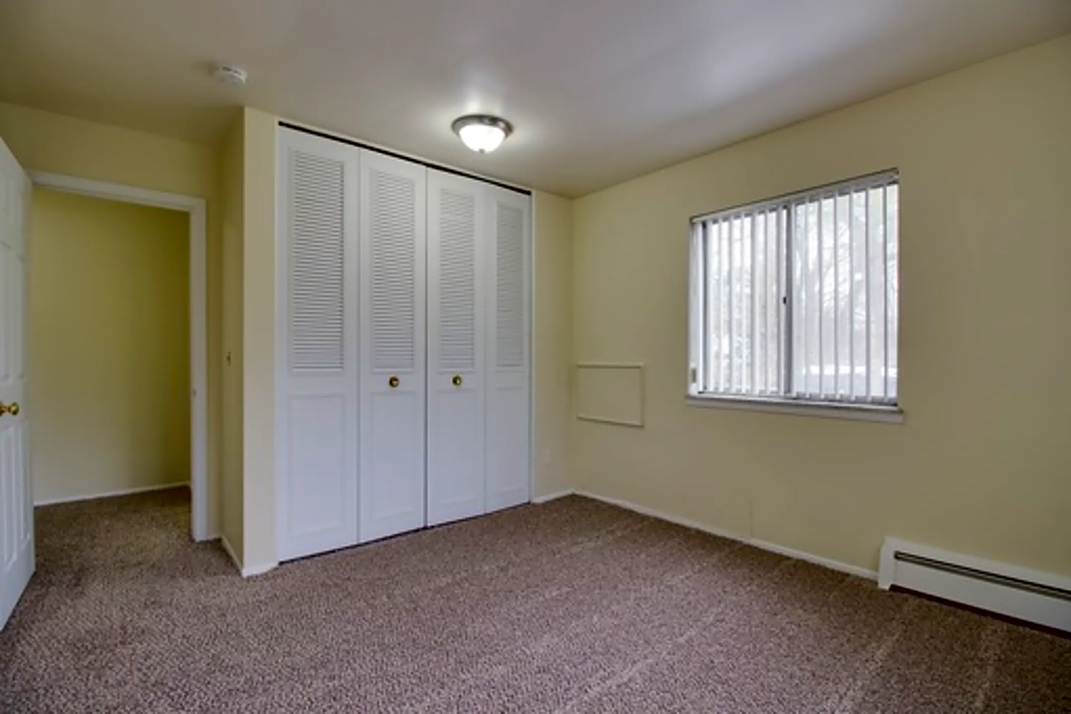 Wilshire Arms Apartments 32253227 Holiday Drive Lansing, MI