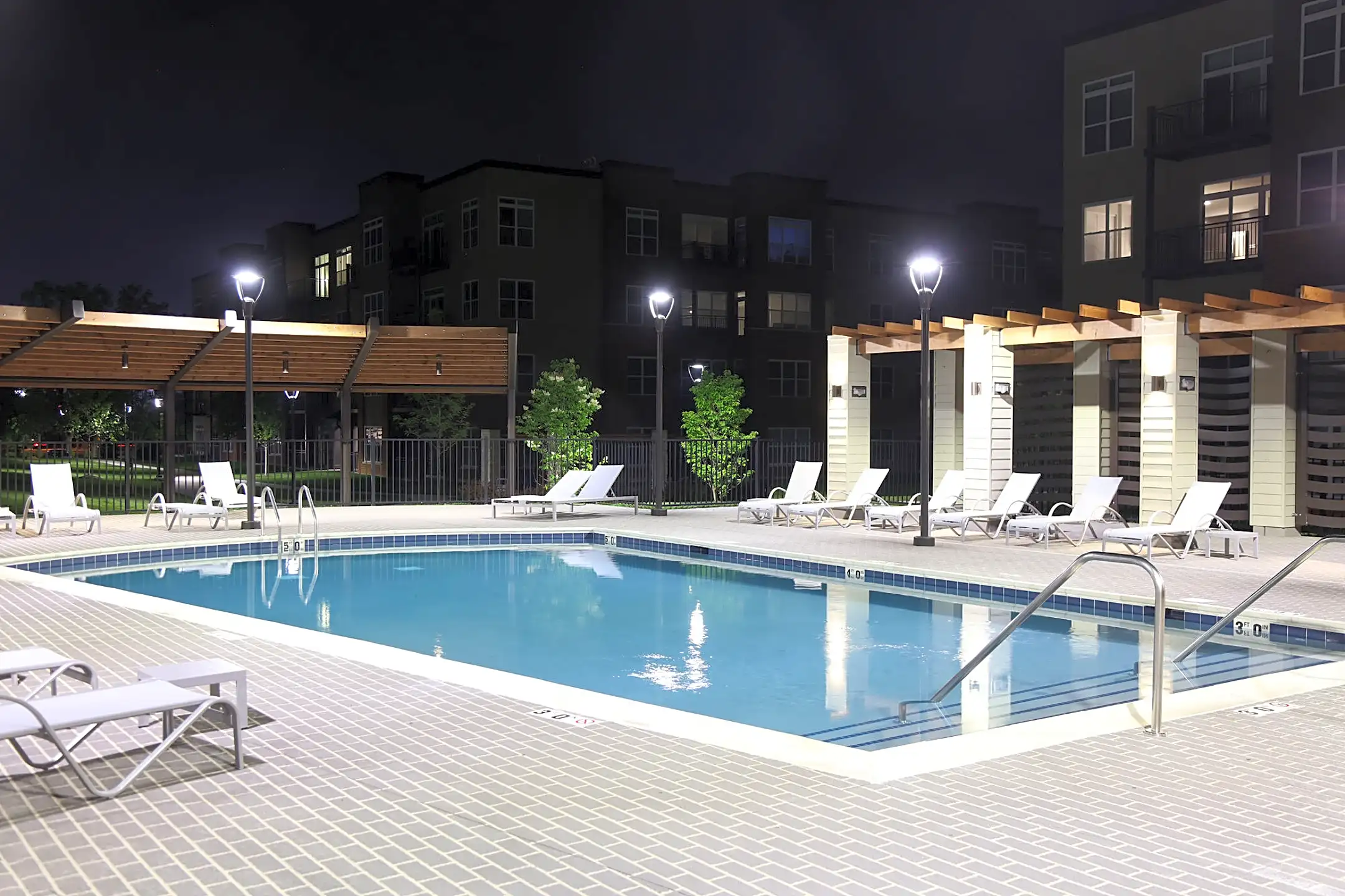 The Residences At Hamilton Lakes 1133 North Arlington Heights Road Itasca, IL Apartments for