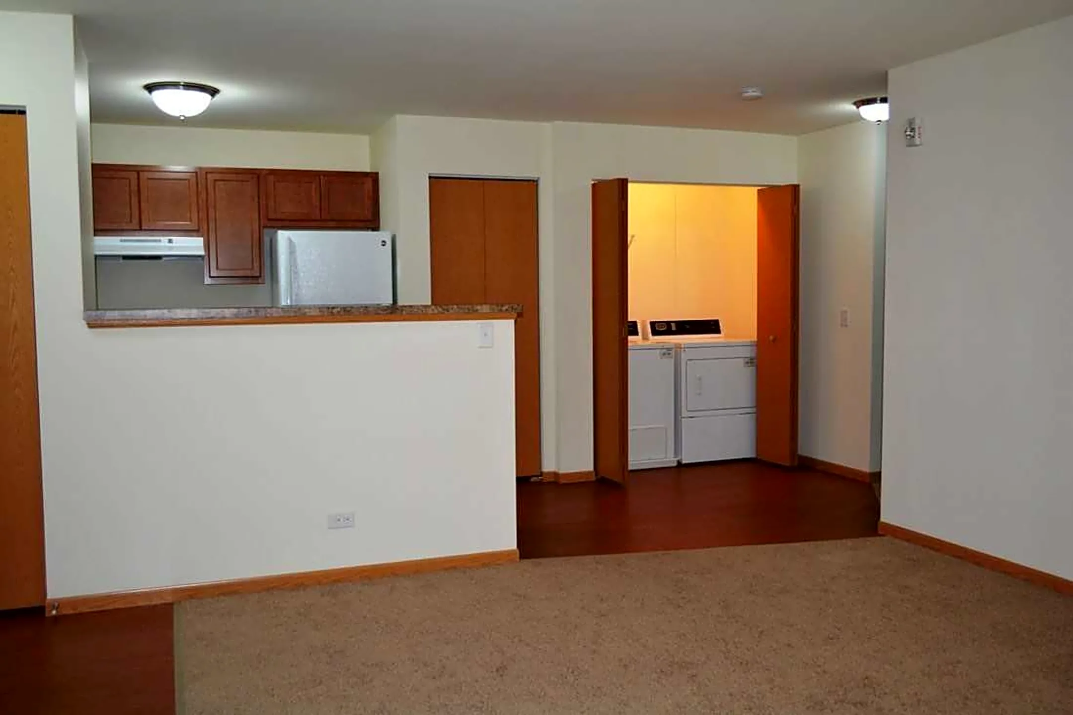 Kitchen - Walnut Ridge Apartments - Woodstock, IL