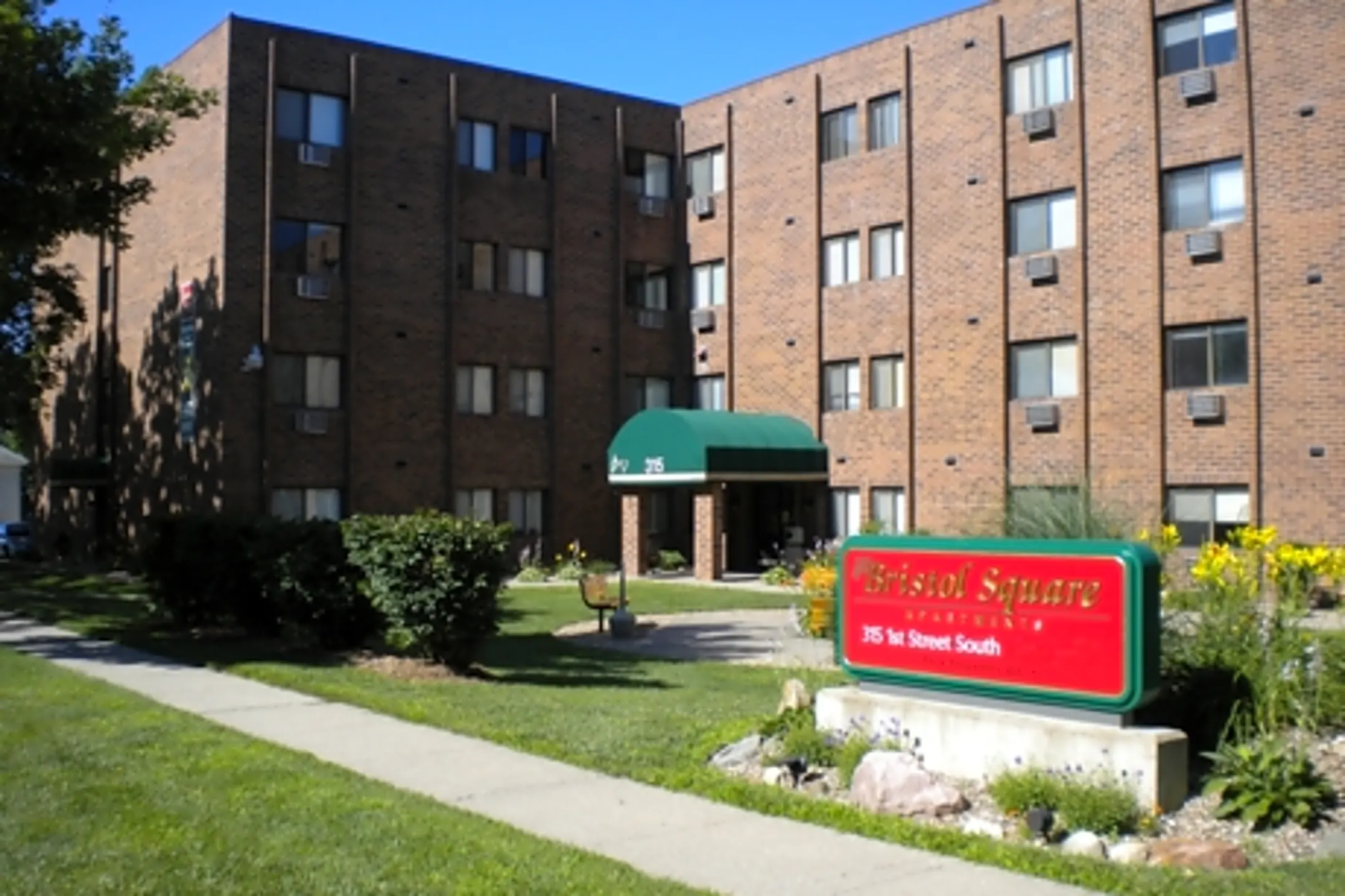 Bristol Square Apartments 315 1st St S Newton, IA Apartments for