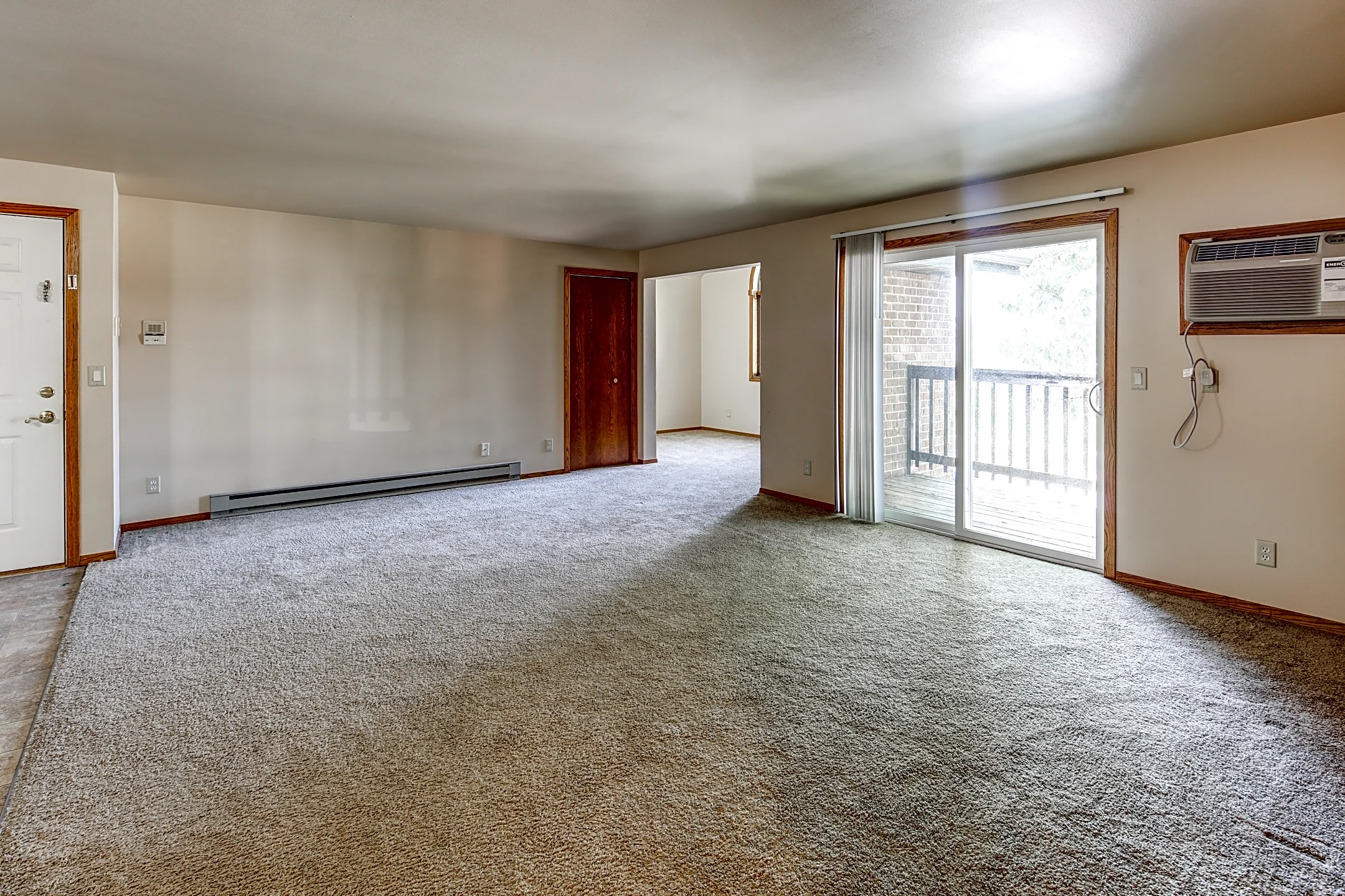 Living Room - Southbreeze Apartments - Kaukauna, WI