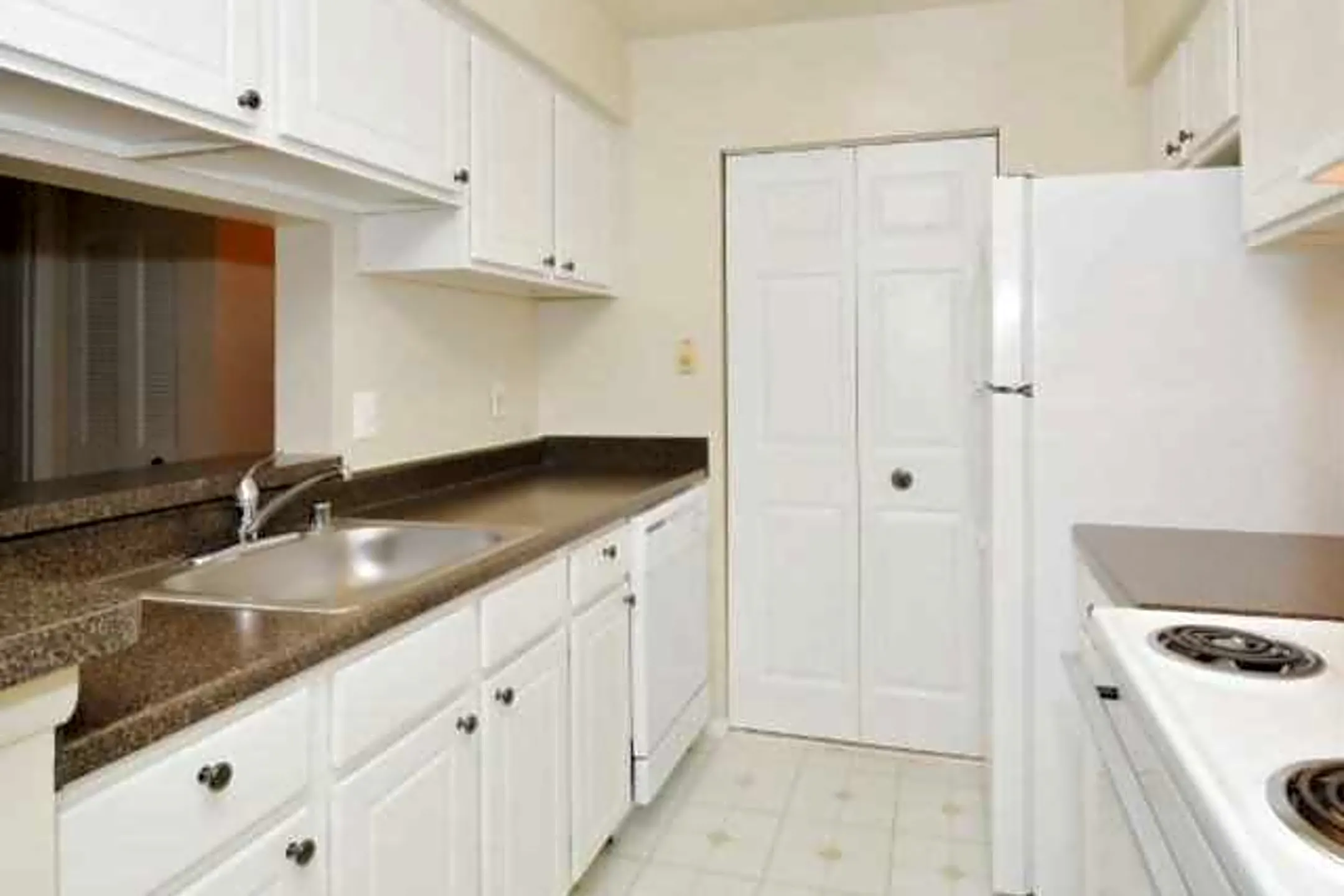 Kitchen - Spring House Apartments - Laurel, MD