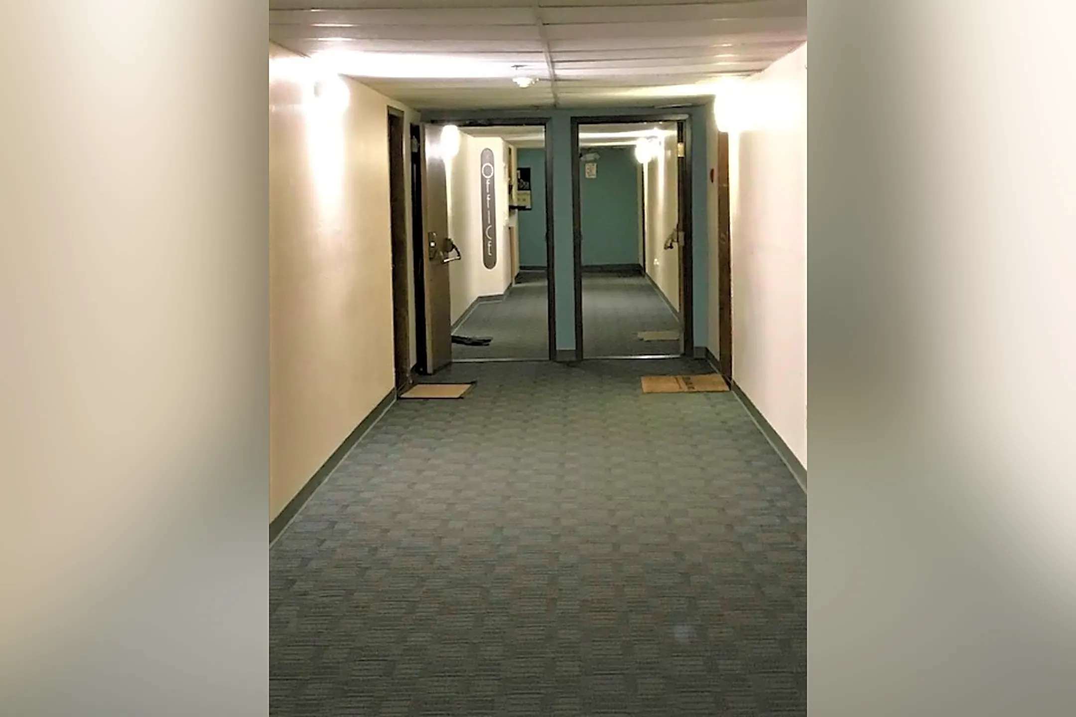 Foyer, Entryway - Central Park Apartments - Anchorage, AK