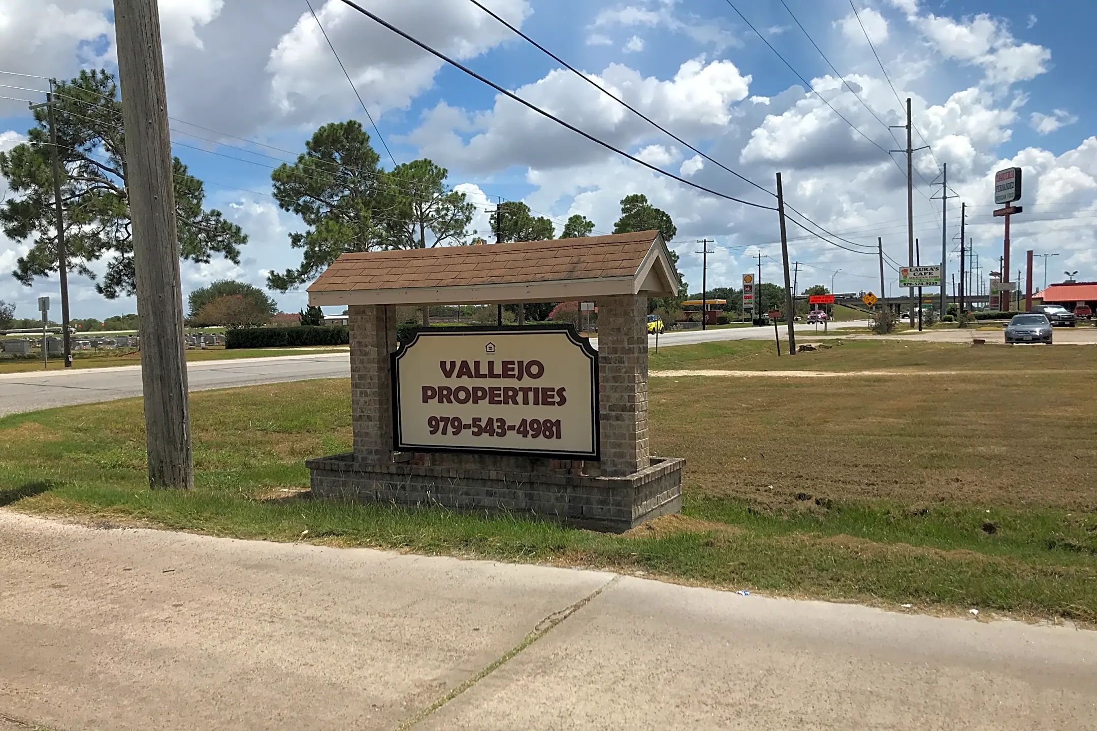 Vallejo Properties 1610 S Mechanic St El Campo, TX Apartments for