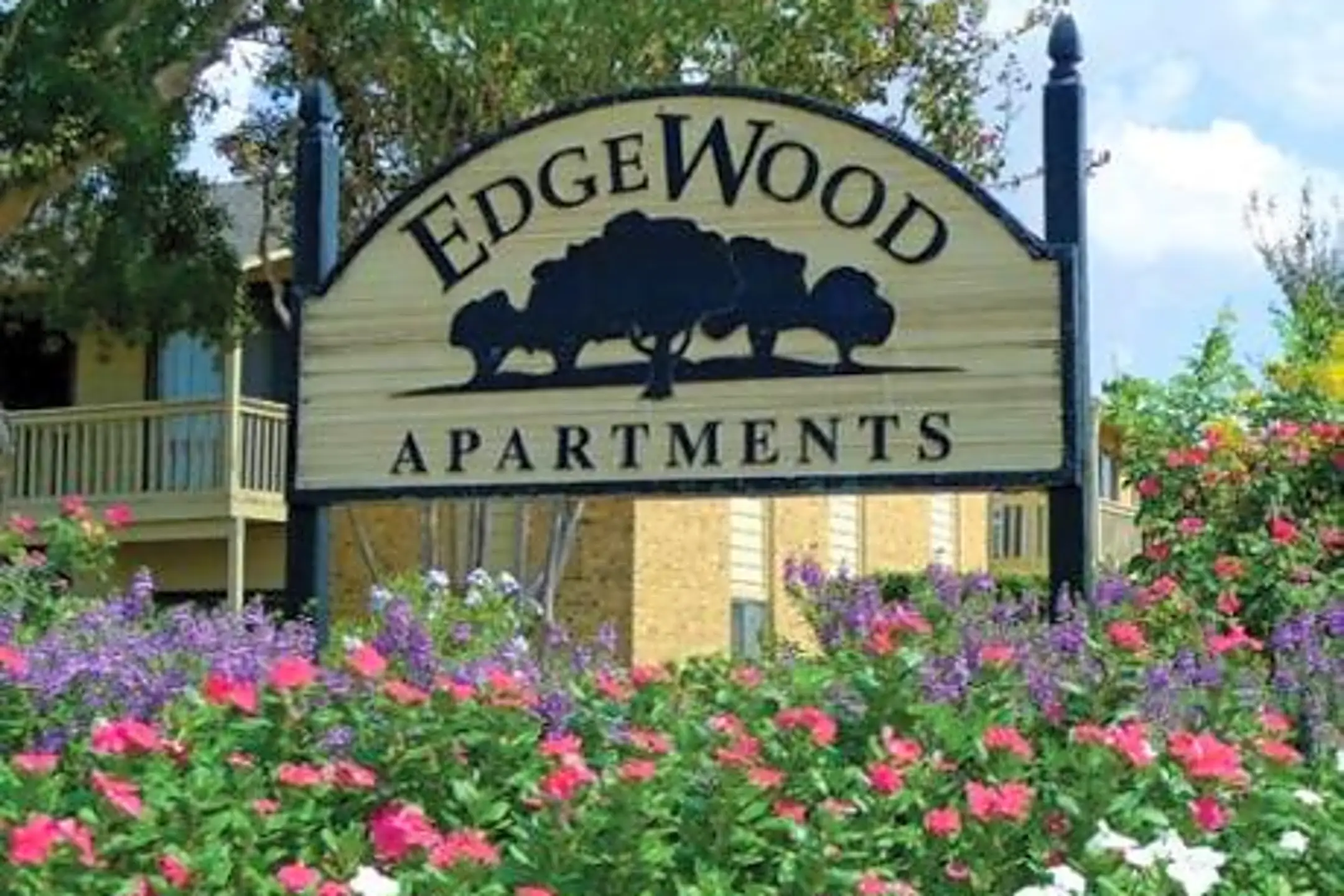 Edgewood Apartments 1601 Highway 90 W Sealy, TX Apartments for Rent