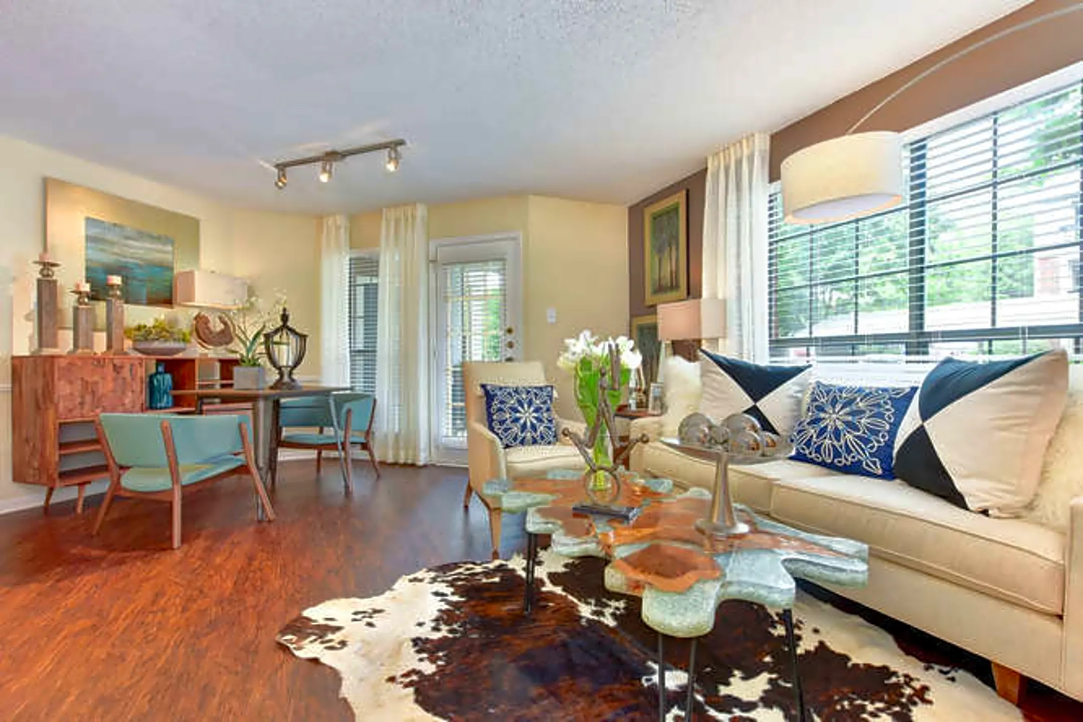 The Arbors at Fair Lakes - 4408 Oaks Creek Ct | Fairfax, VA Apartments 