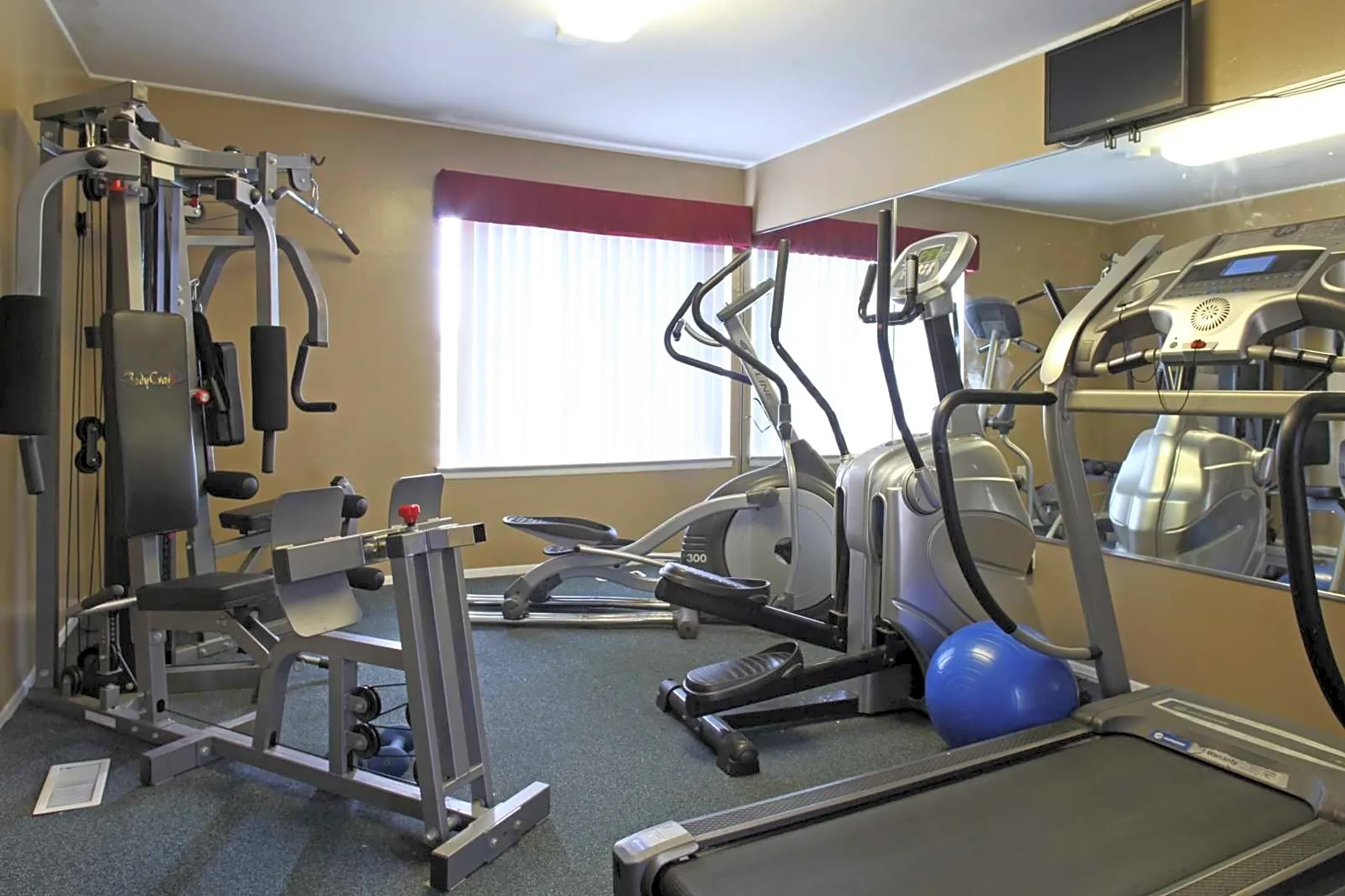 Fitness Weight Room - Huntington on the Hill - Westland, MI