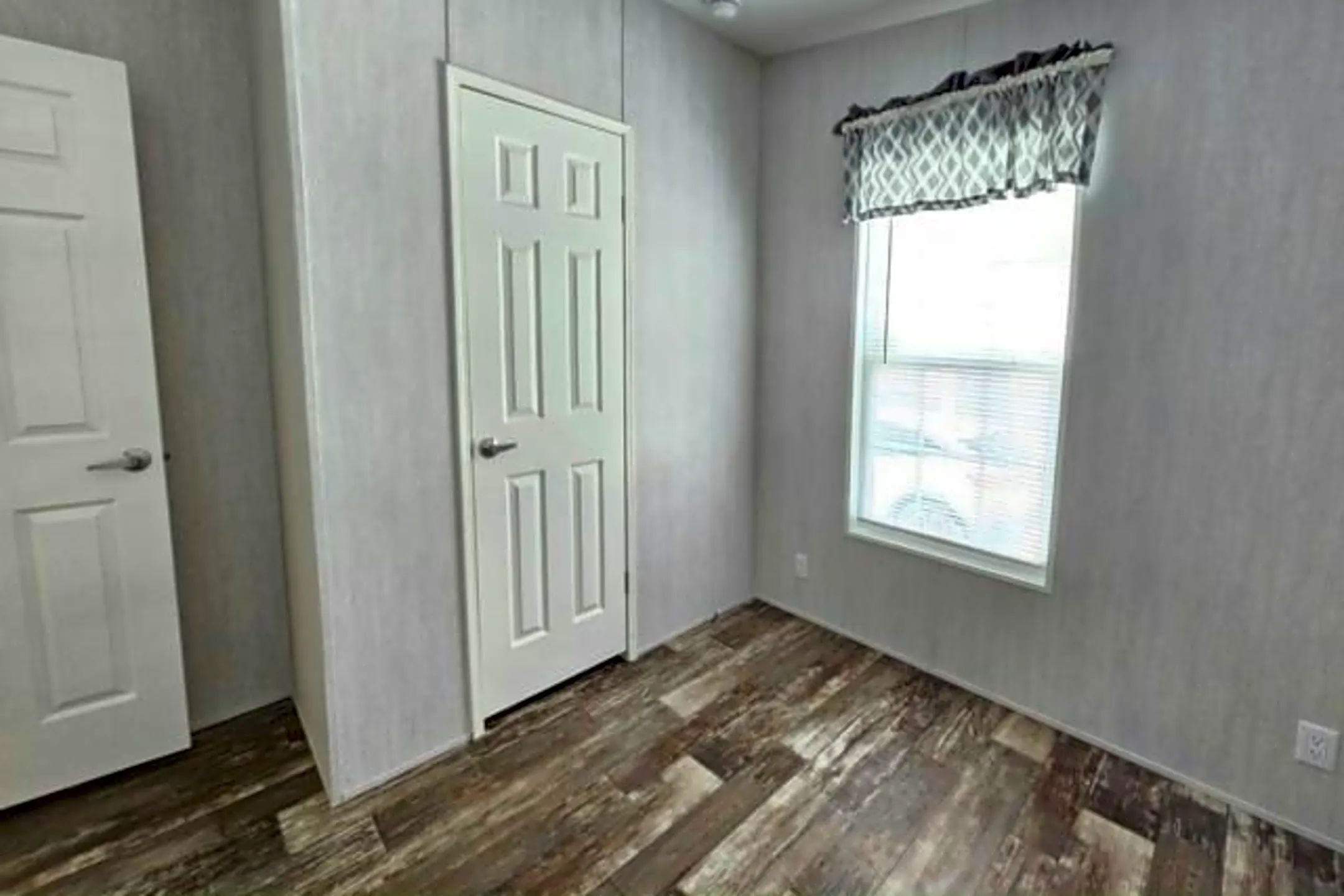 Bedroom - 4125 Park St N #242 - Saint Petersburg, FL