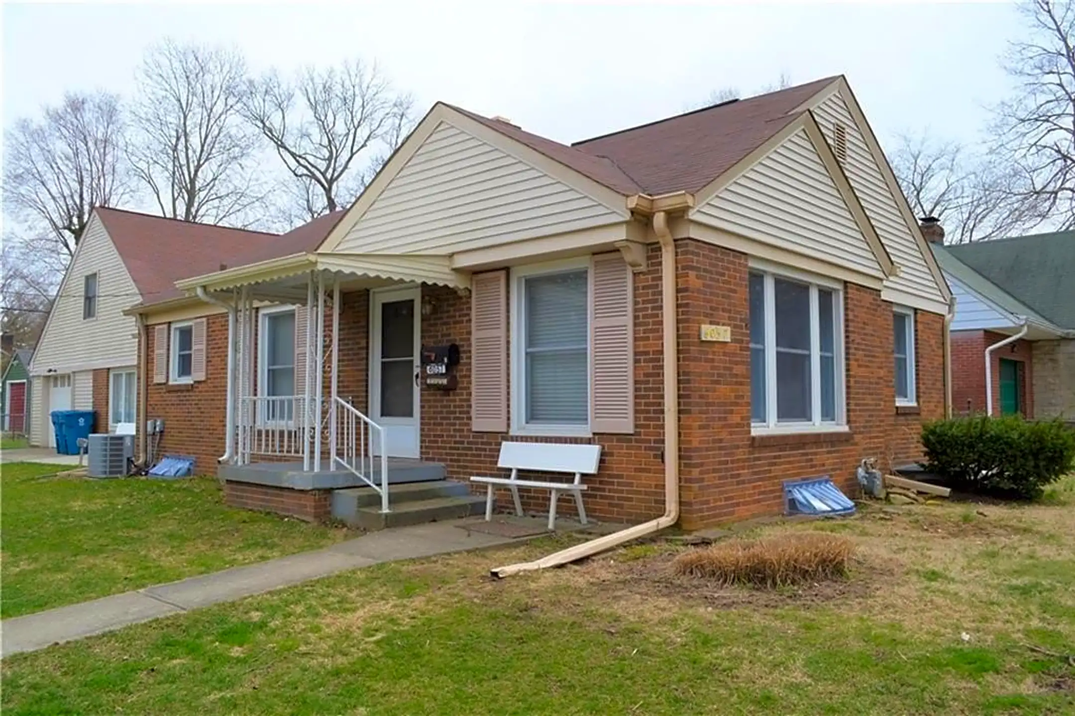 Building - 6057 Rosslyn Ave - Indianapolis, IN