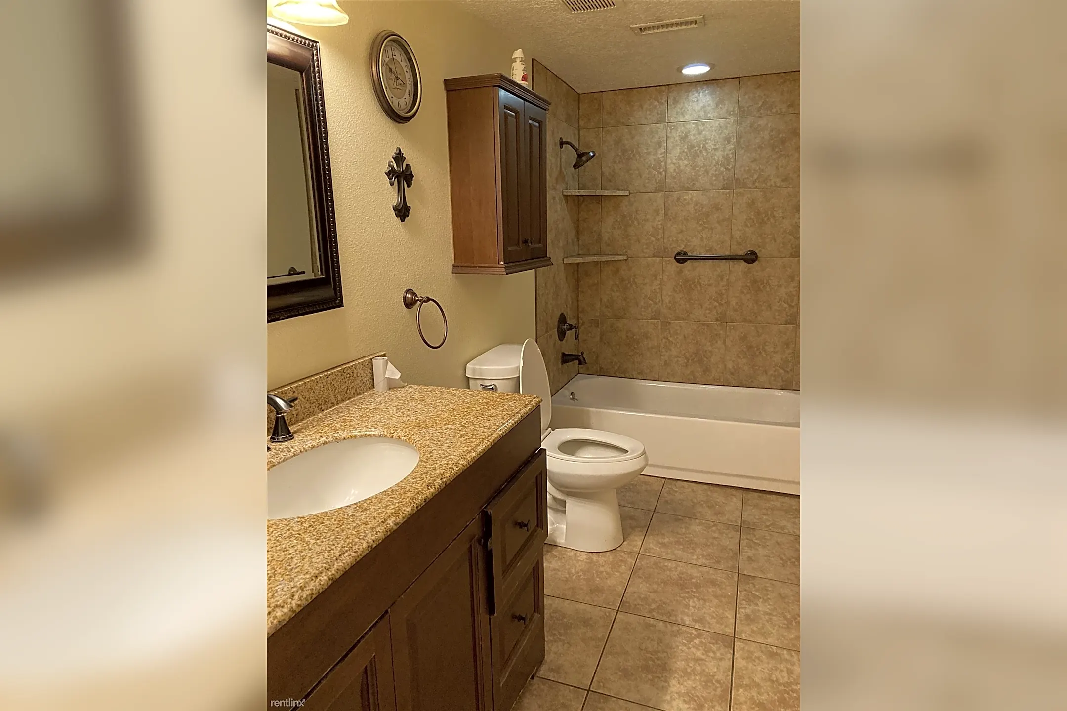Bathroom - 432 Aniceto Rd NW - Albuquerque, NM