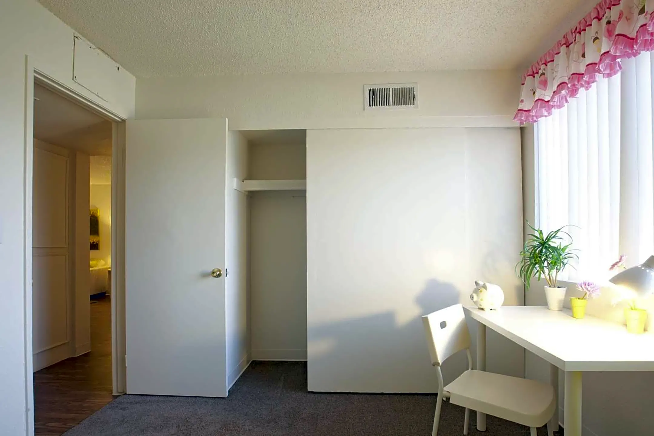 Las Casitas Apartments - Glendale, AZ 85301