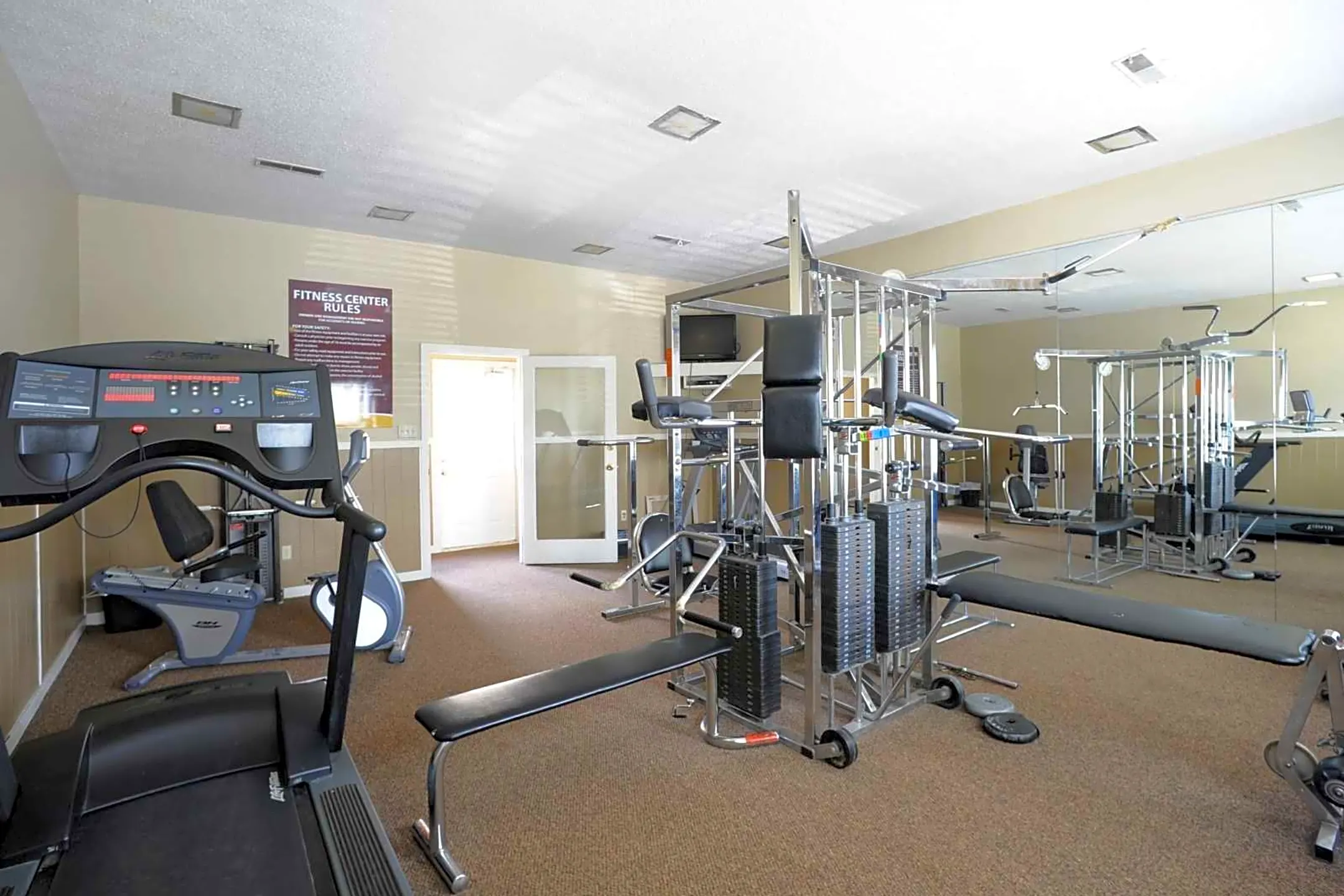 Fitness Weight Room - Fox Club Apartments - Indianapolis, IN