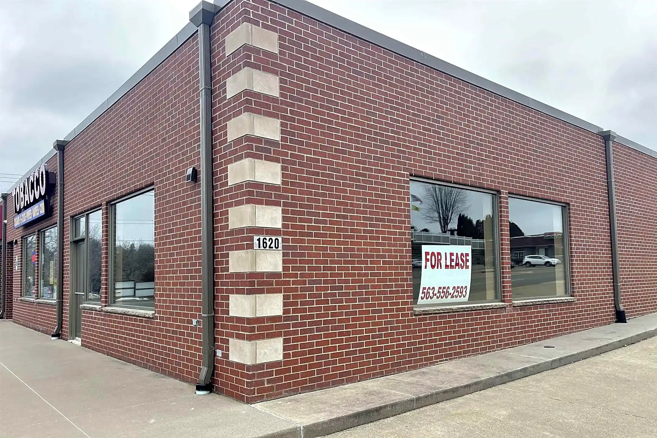Building - 1620 John F Kennedy Rd - Dubuque, IA