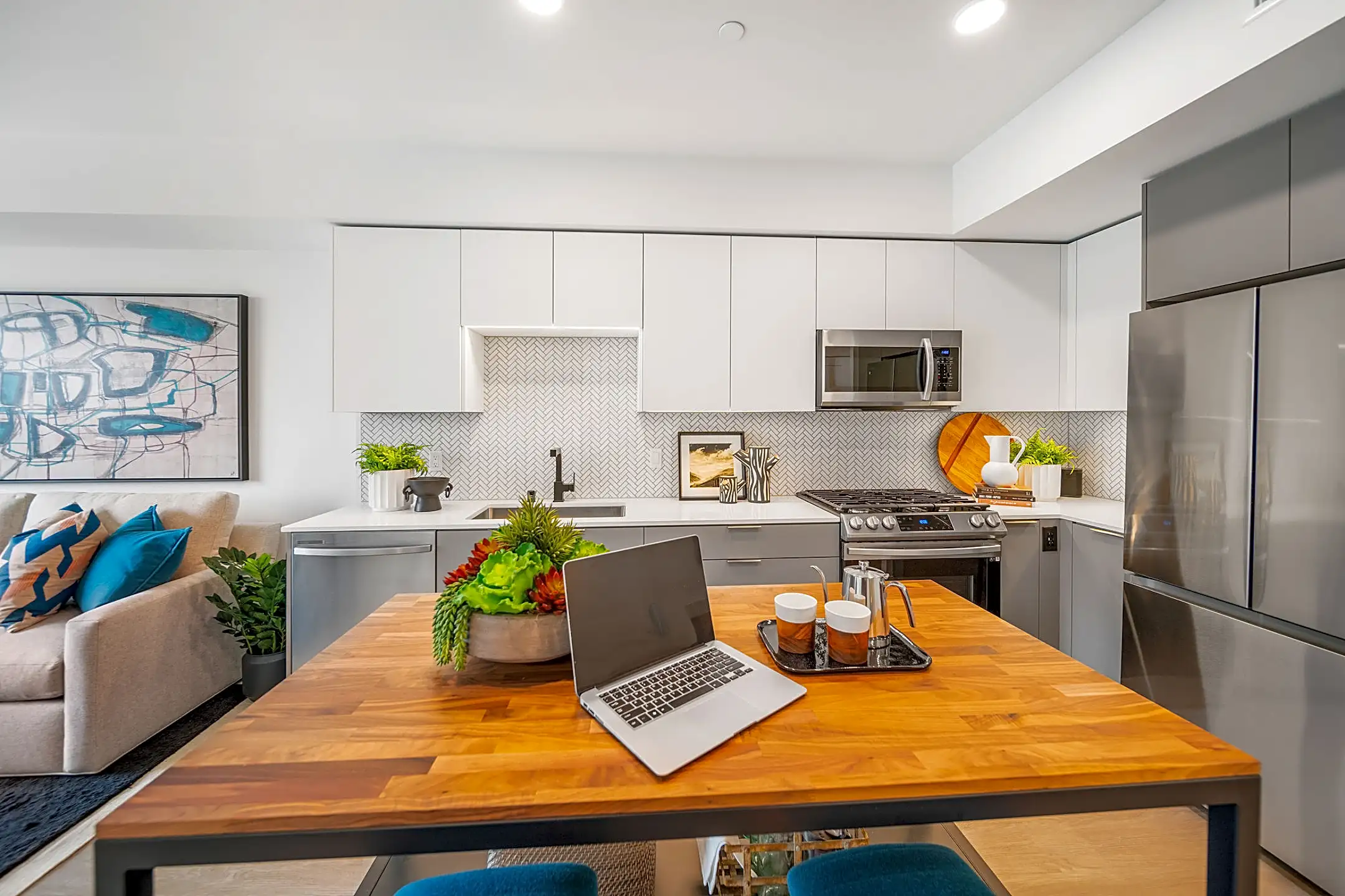 The Emery Apartments 4510 Hubbard Street Emeryville, CA Apartments