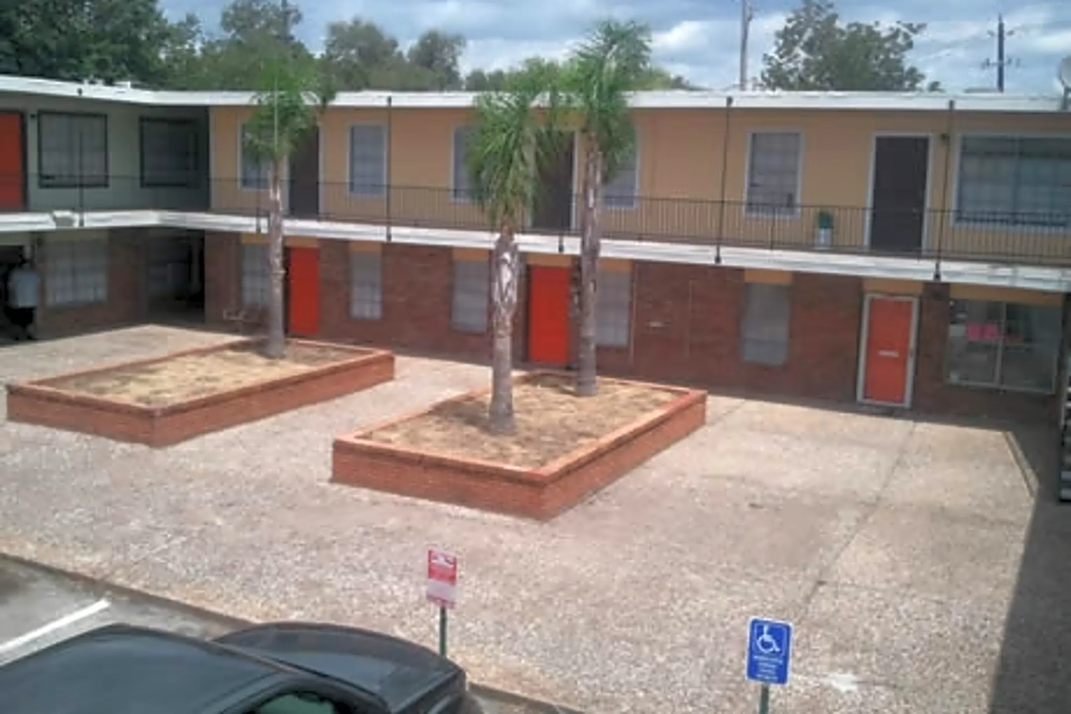 Meadow Creek Apartments 2060 Allen Genoa Rd Houston, TX Apartments