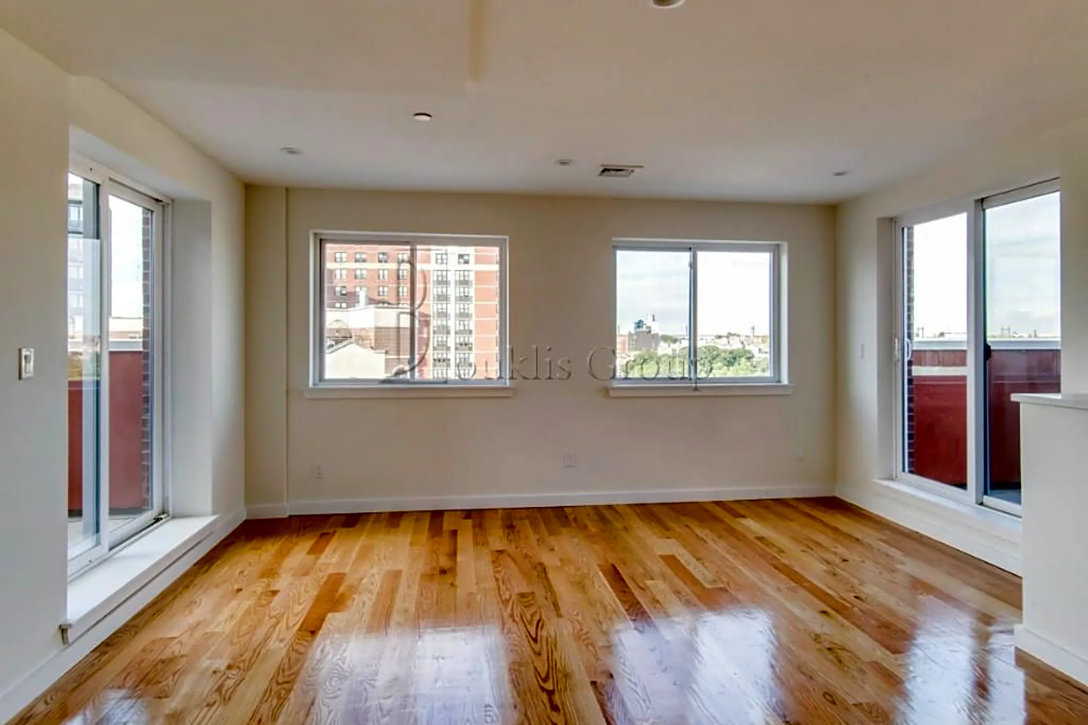 2822 Astoria Blvd 2822 Astoria Blvd unit PHA Queens, NY