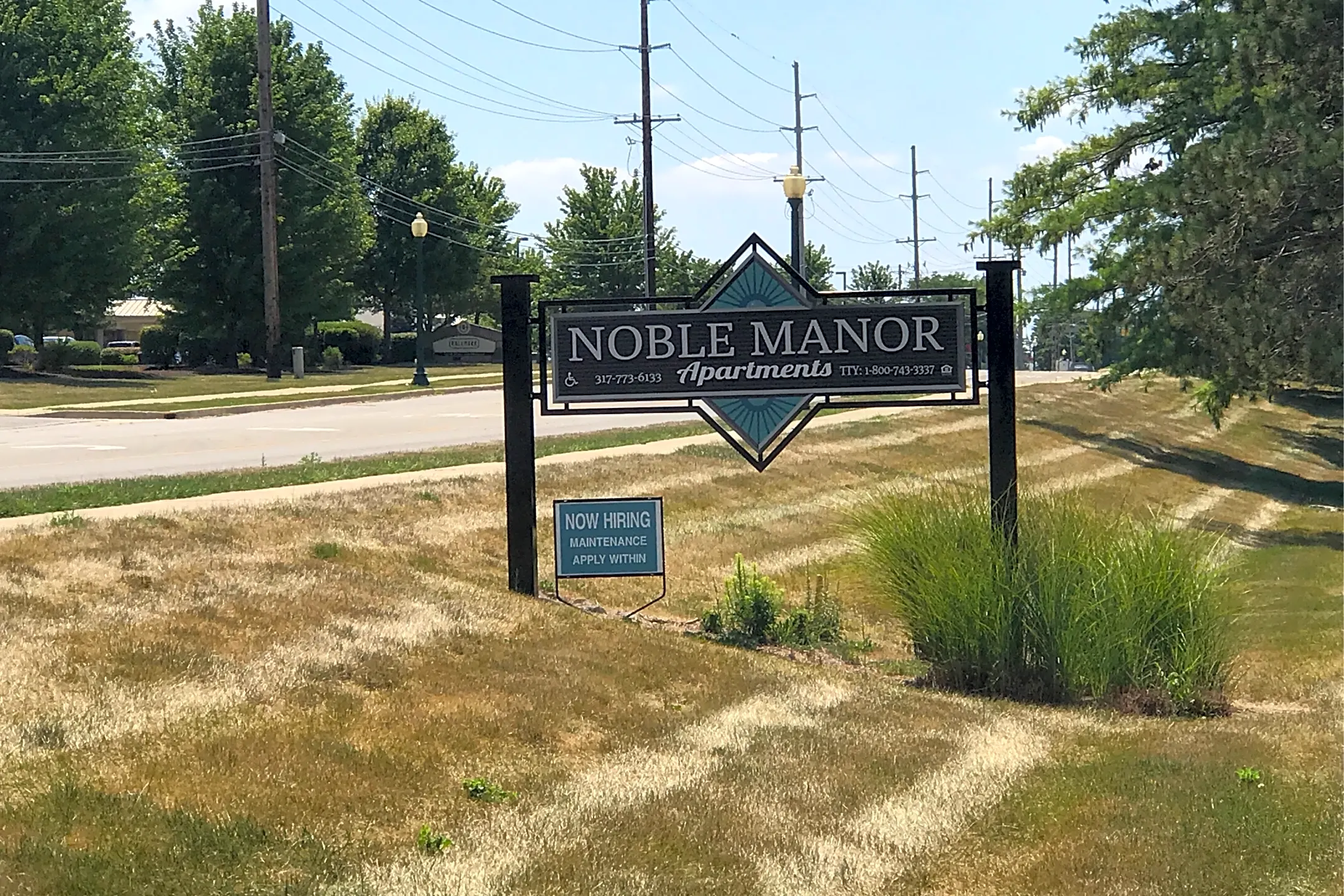 Pool - Noble Manor Apartments - Noblesville, IN