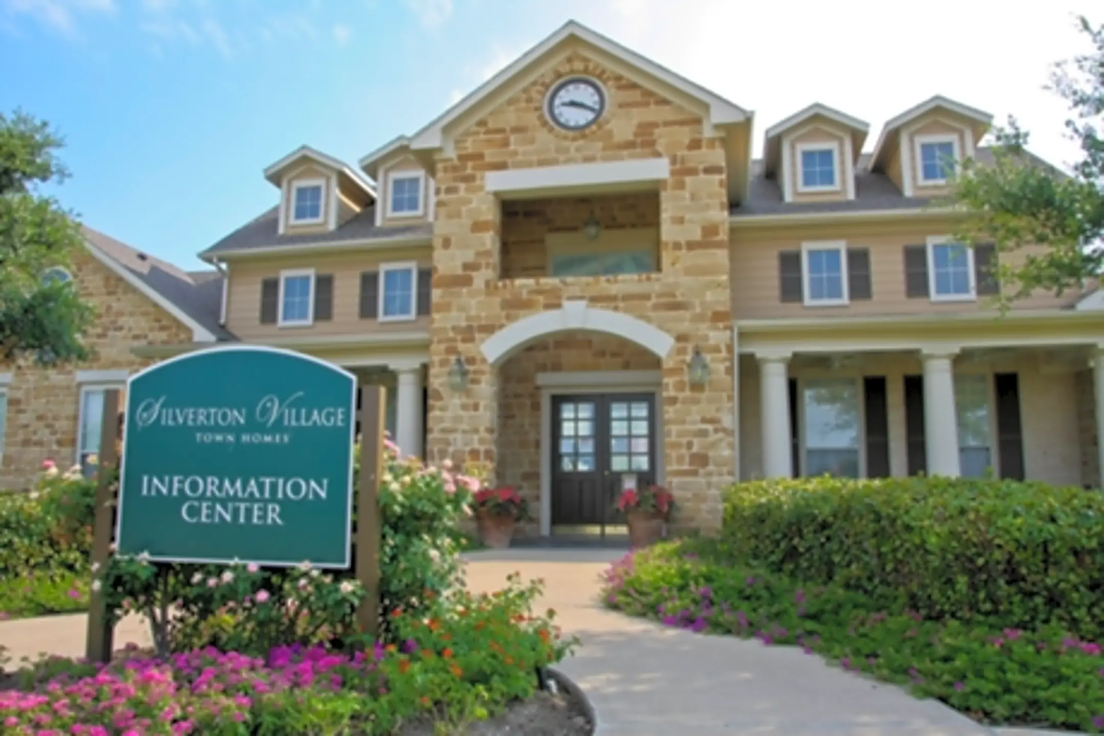 Silverton Village Apartments and Townhomes 3700 Fm 85 Ennis, TX