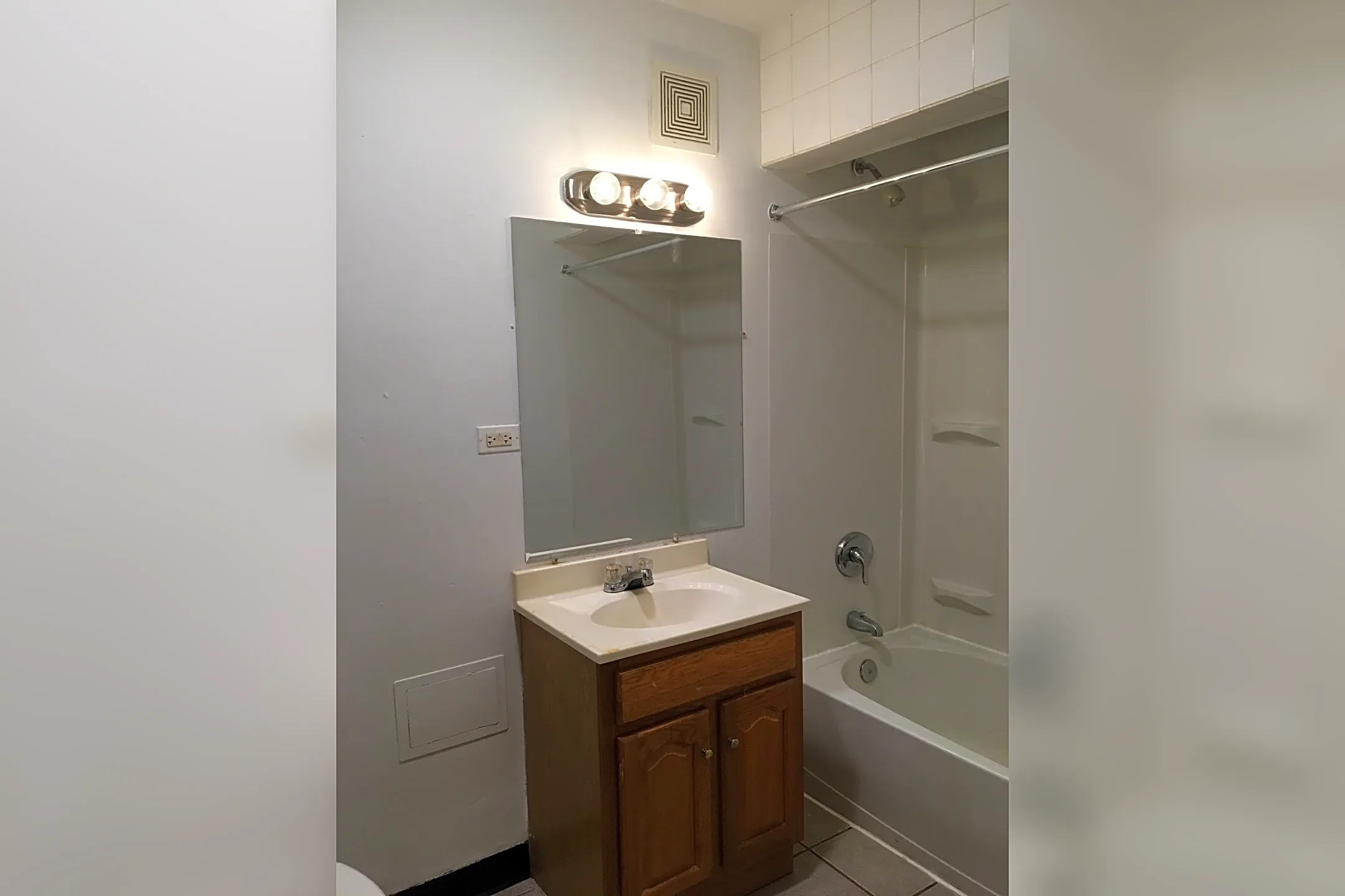 Bathroom - Marquette Apartments - Gary, IN