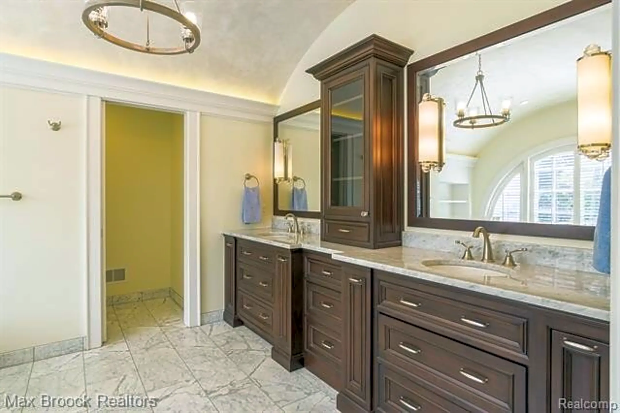Kitchen - 4858 Willow Ln - West Bloomfield, MI