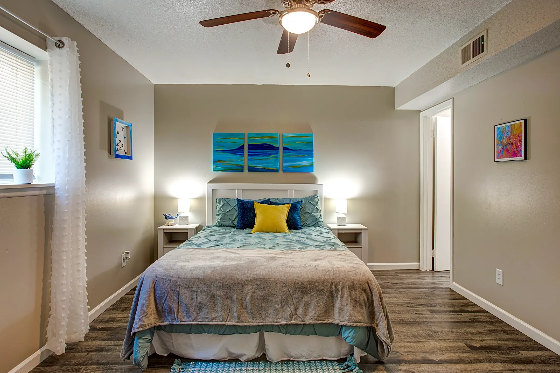 Bedroom - Broadway Ridge and Stoneside - Gladstone, MO
