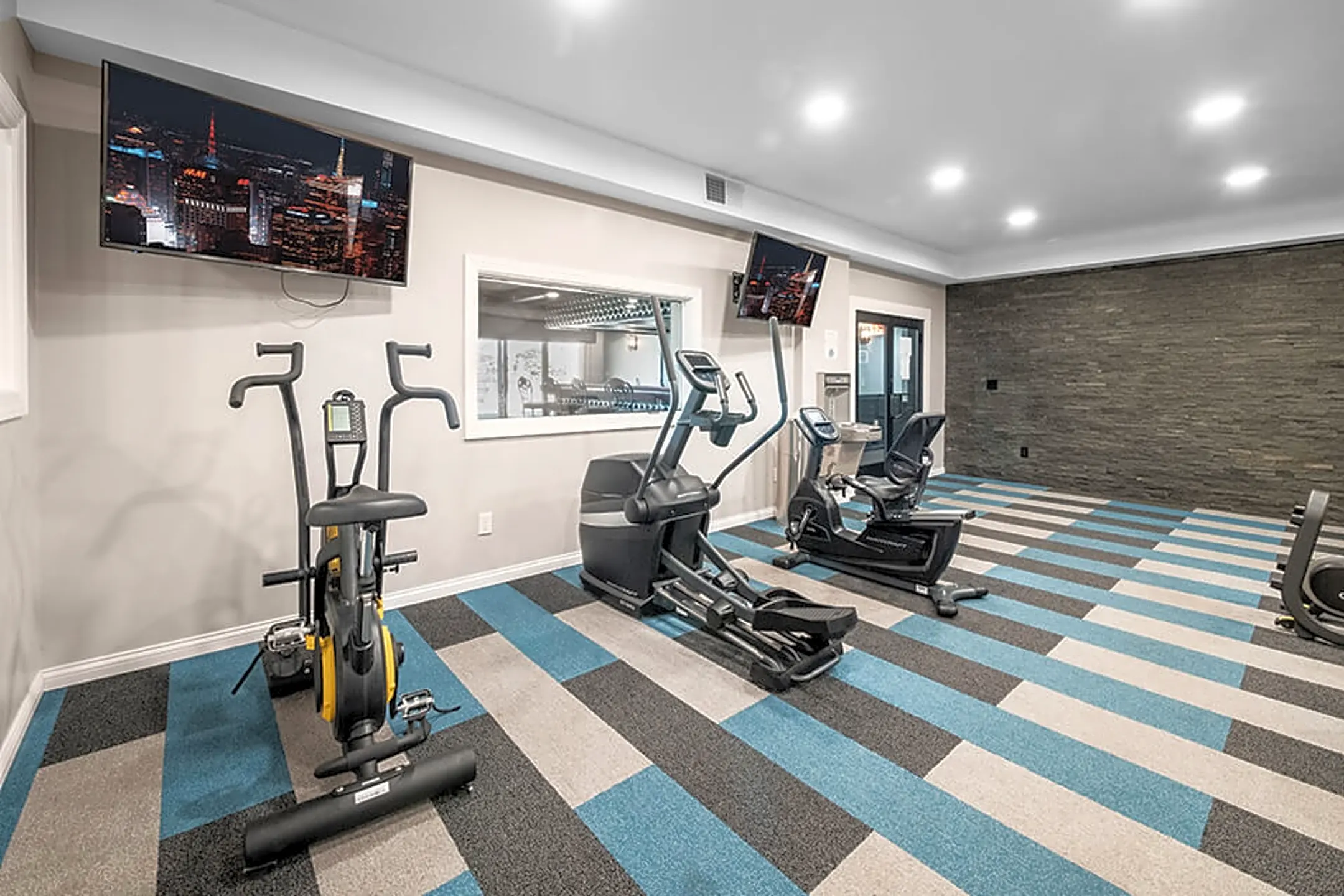 Fitness Weight Room - The Landings of Fountain Pointe - Grand Blanc, MI