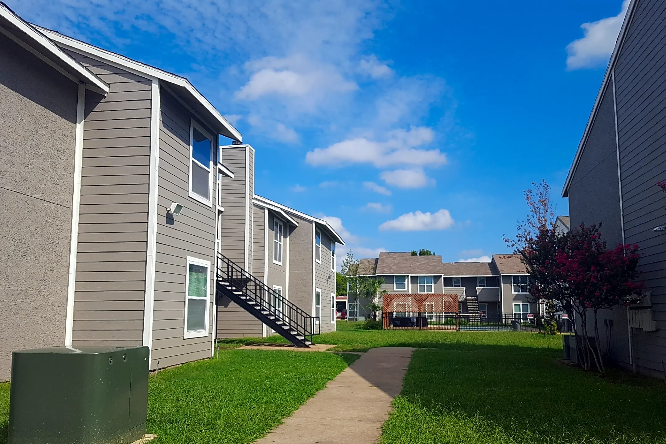 The Boulders Apartments Bonham, TX 75418