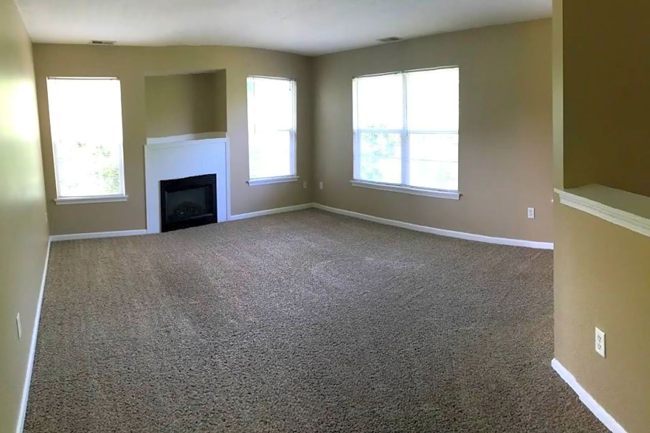 Hunters Trail 447 Northeast Ave Tallmadge, OH Apartments for Rent