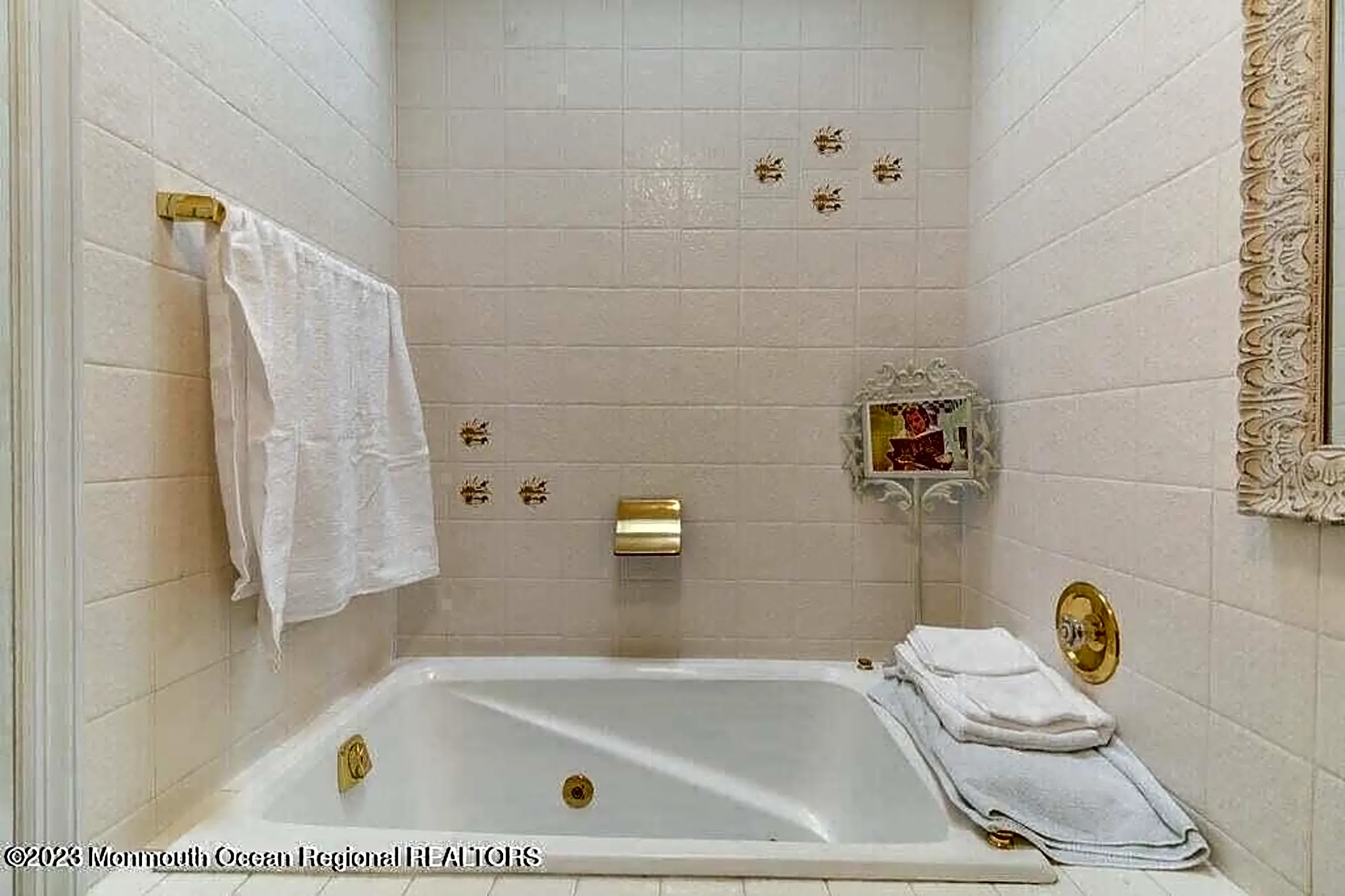 Bathroom - 123 Point O Woods Dr - Toms River, NJ