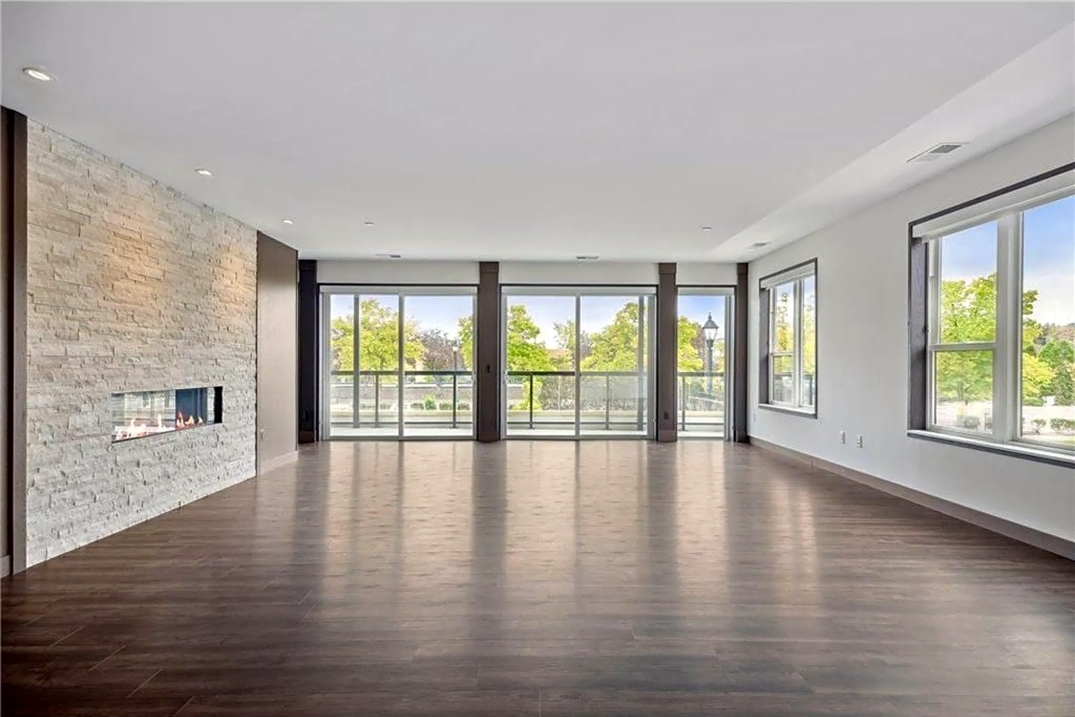 253 Lake St E 201 Condos Wayzata, MN 55391