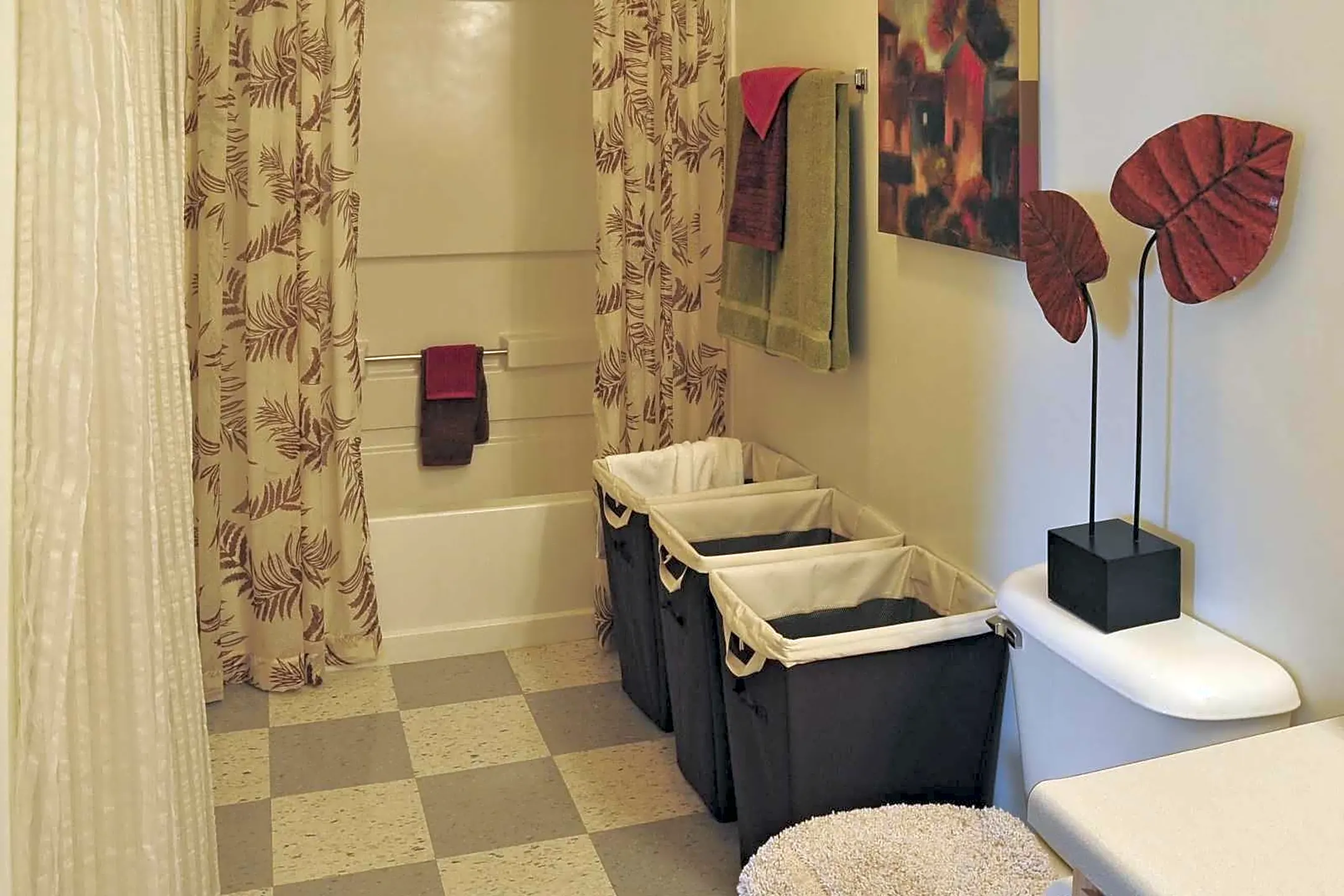 Bathroom - Village Gate Apartments - Reynoldsburg, OH